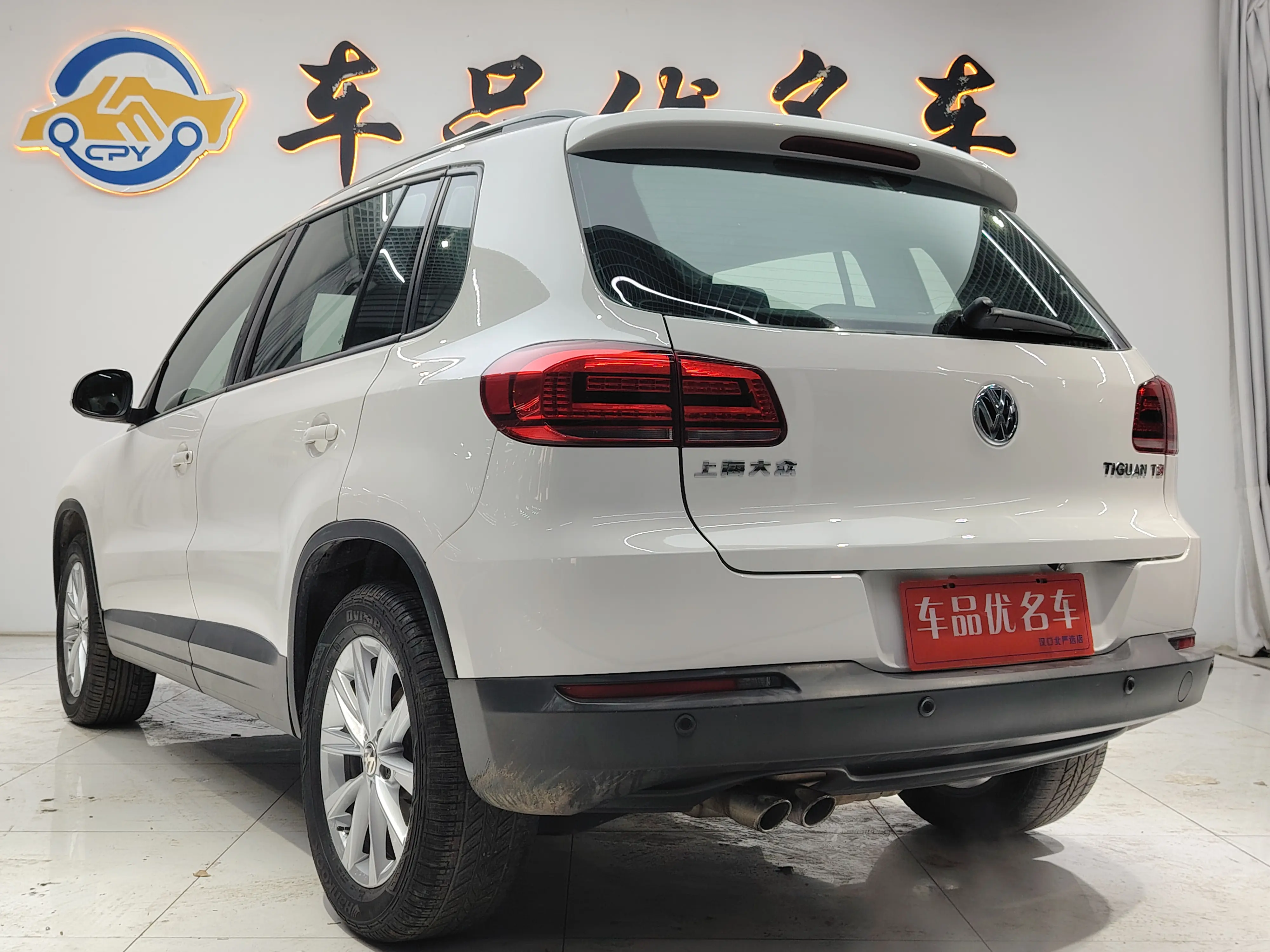 Volkswagen Tiguan (Tharu)