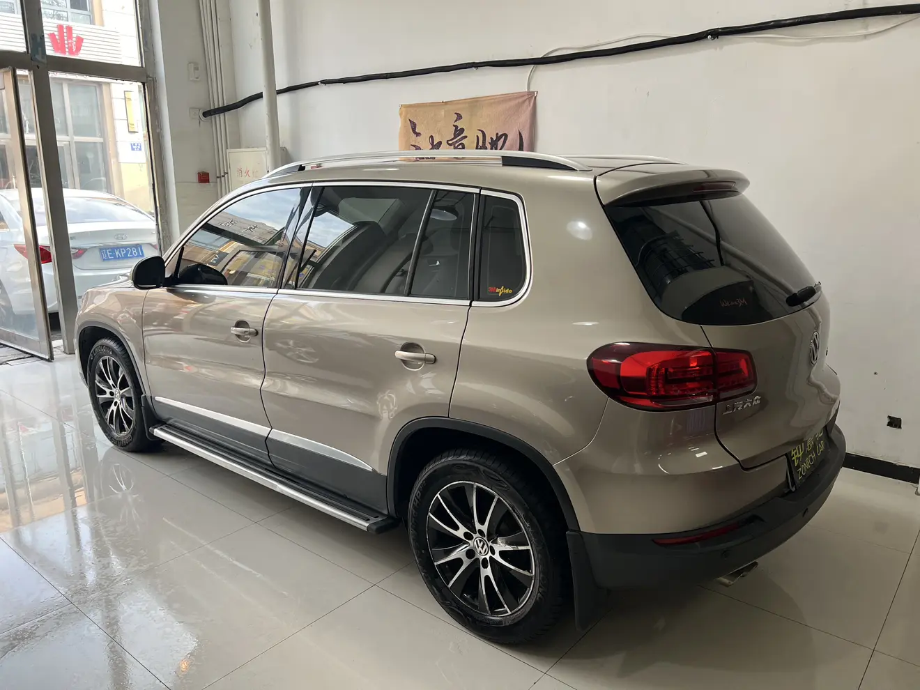 Volkswagen Tiguan (Tharu)