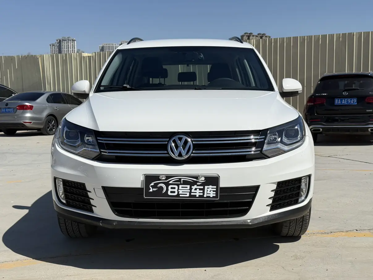 Volkswagen Tiguan (Tharu)