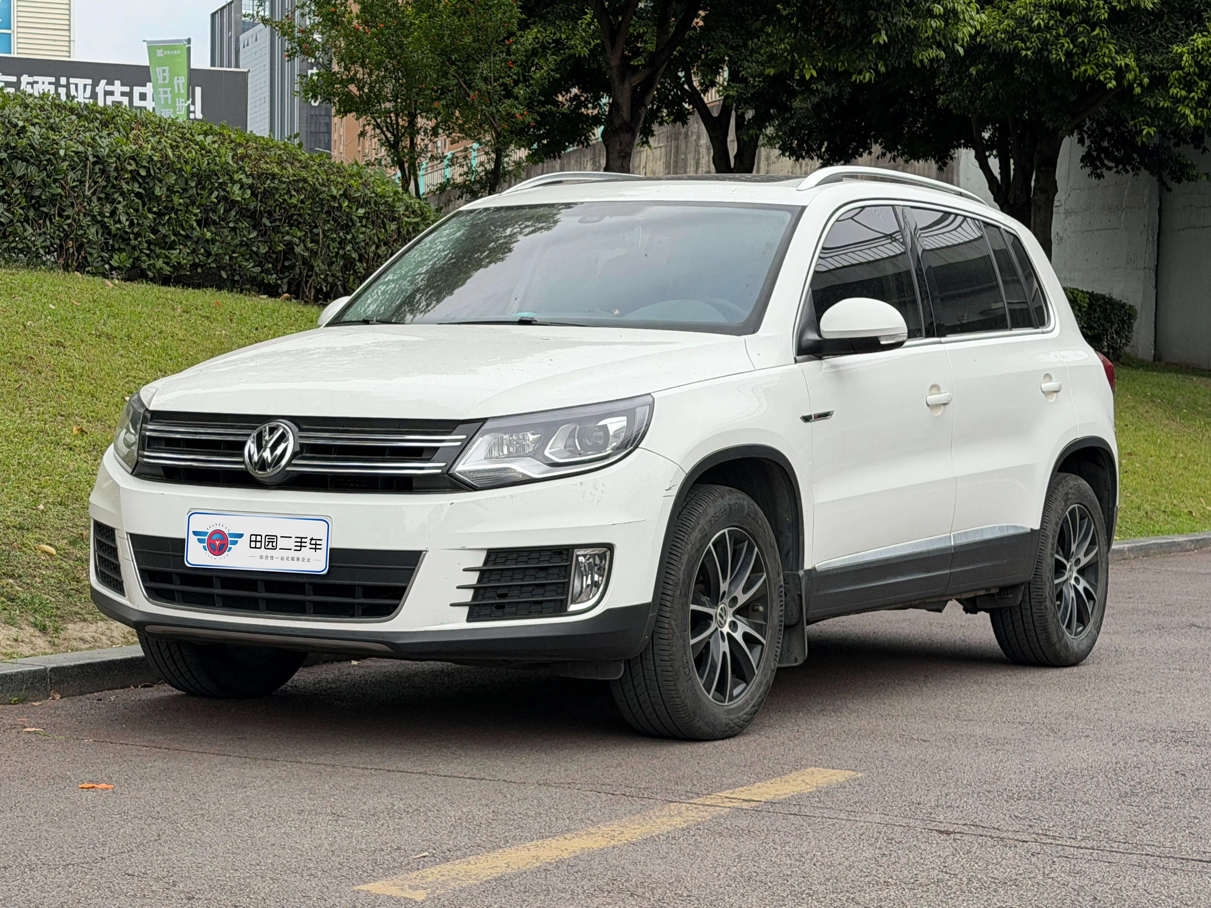 Volkswagen Tiguan (Tharu)