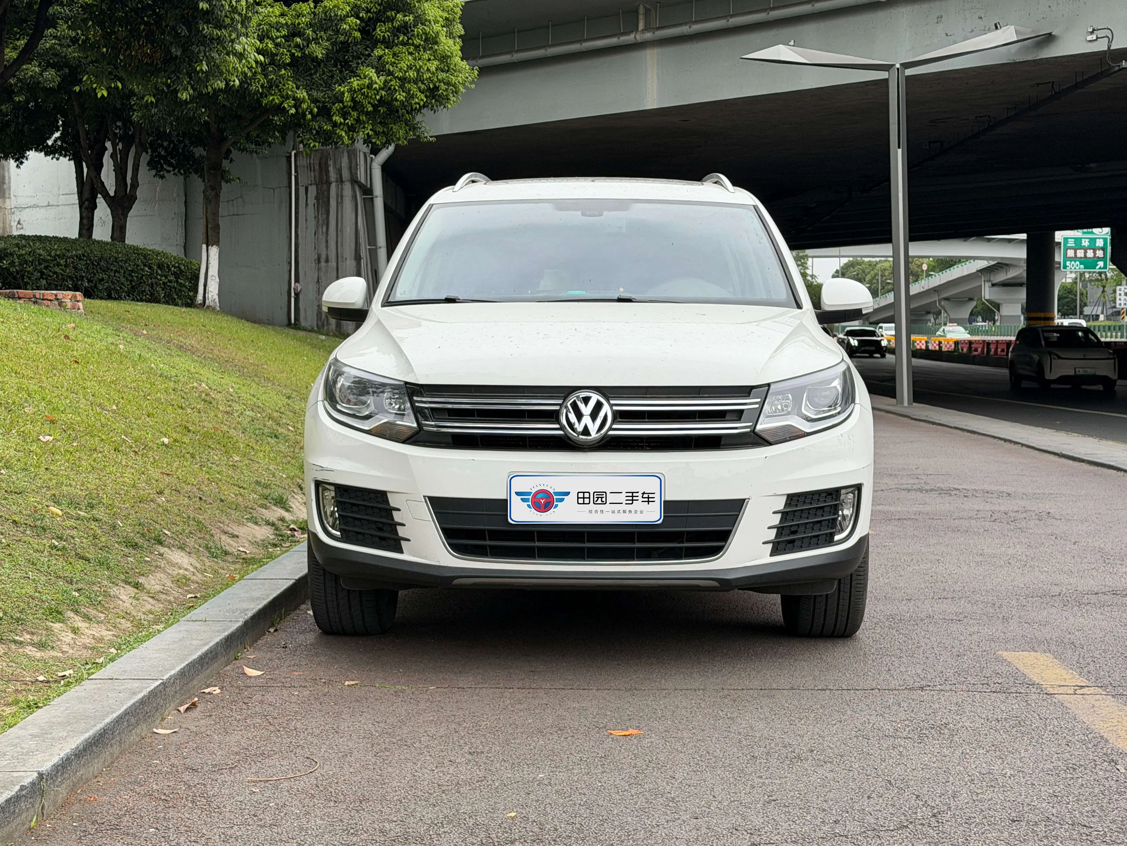 Volkswagen Tiguan (Tharu)