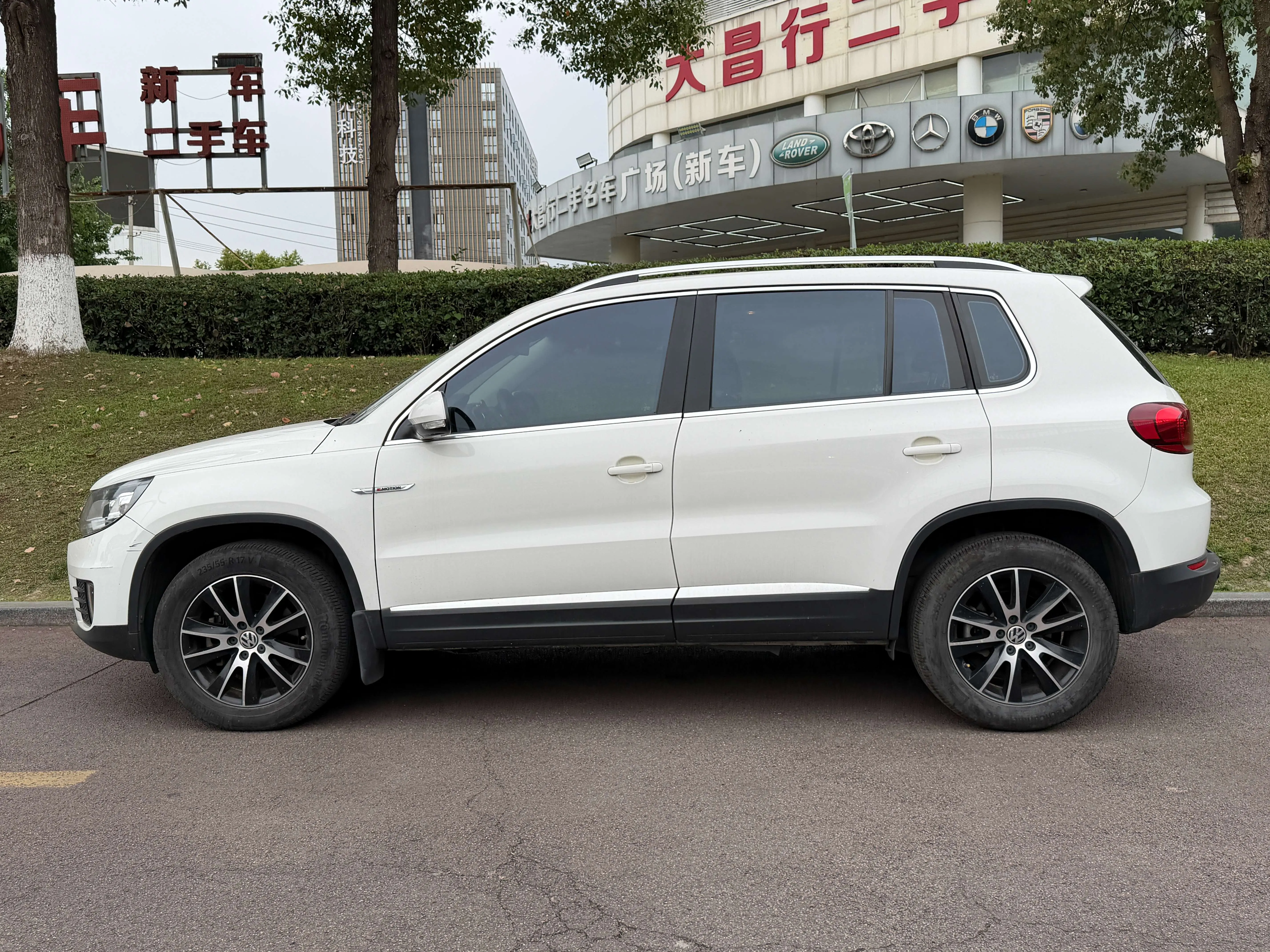 Volkswagen Tiguan (Tharu)