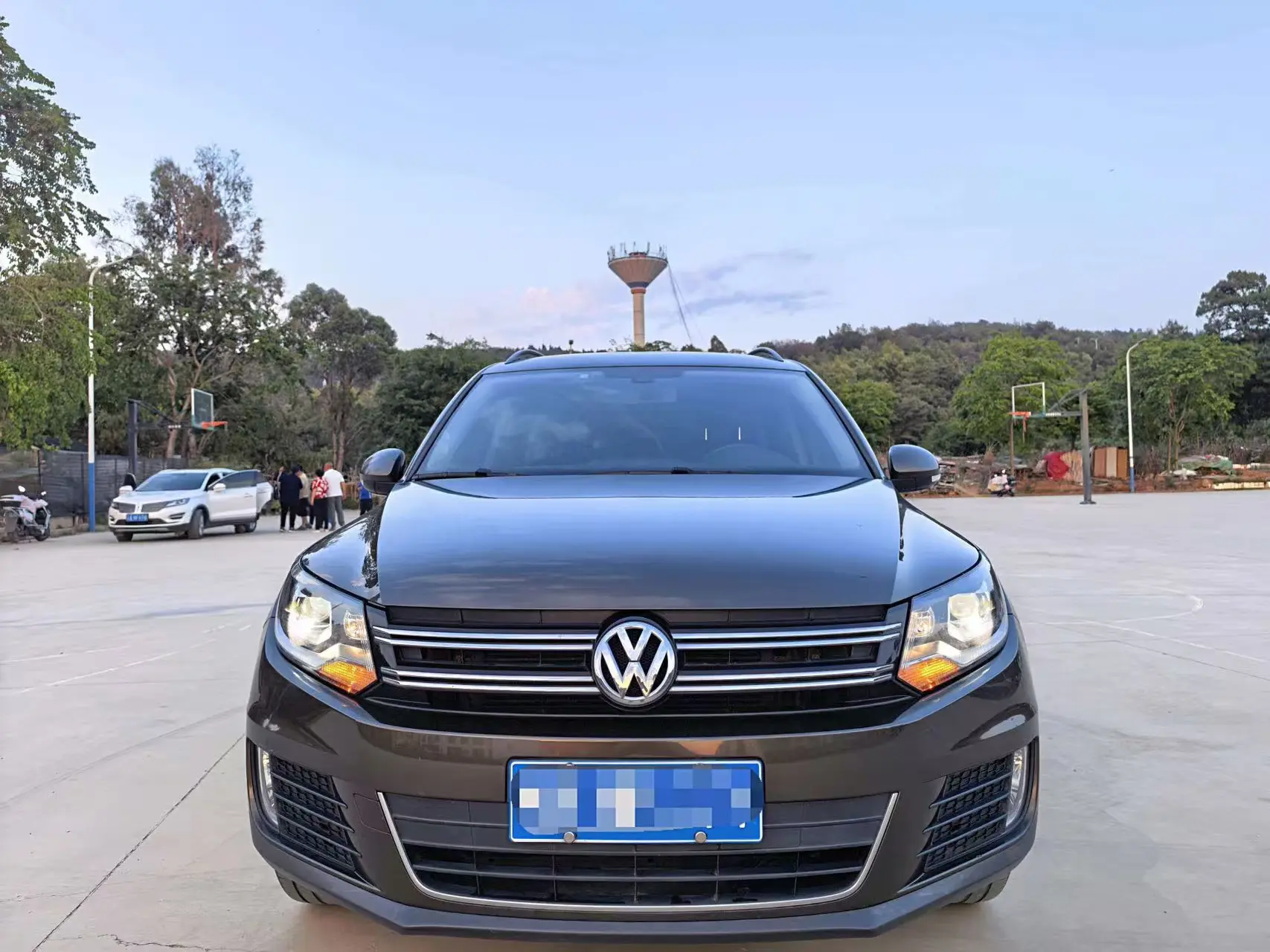 Volkswagen Tiguan (Tharu)