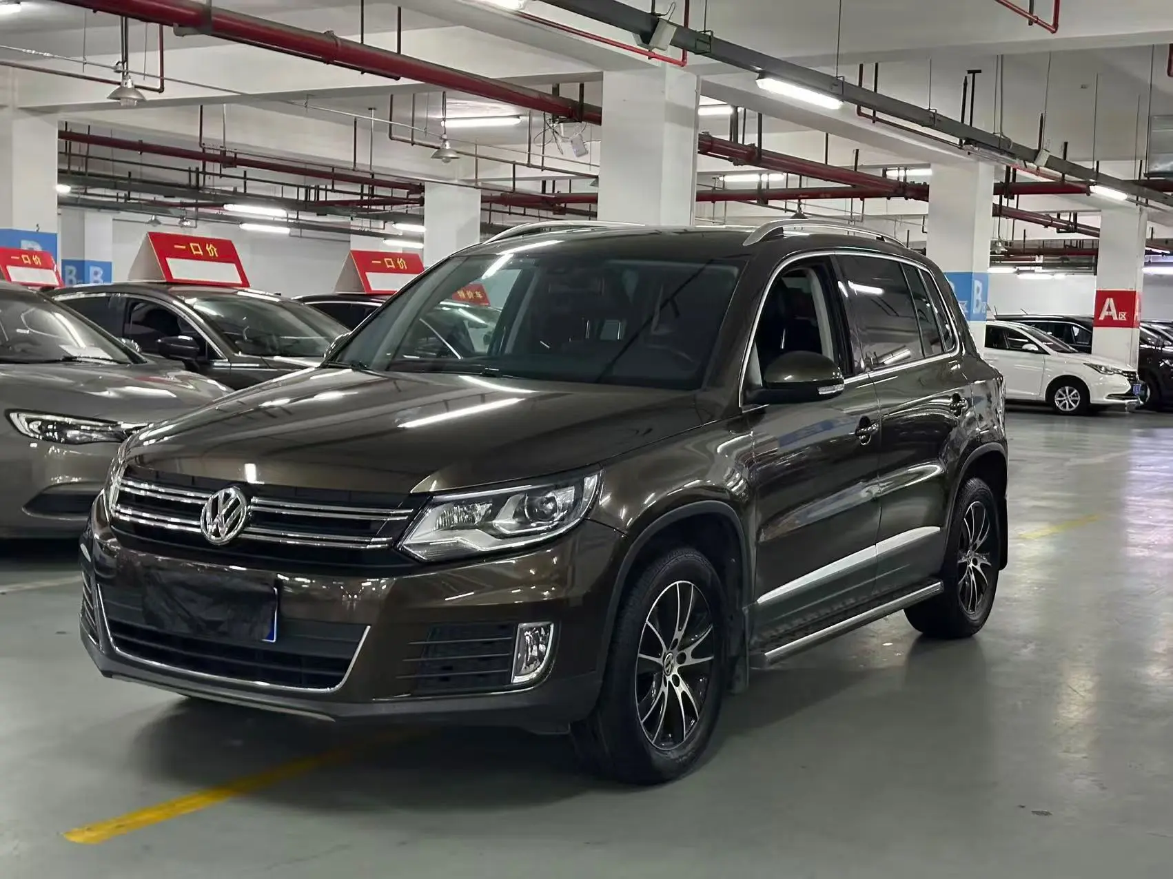 Volkswagen Tiguan (Tharu)