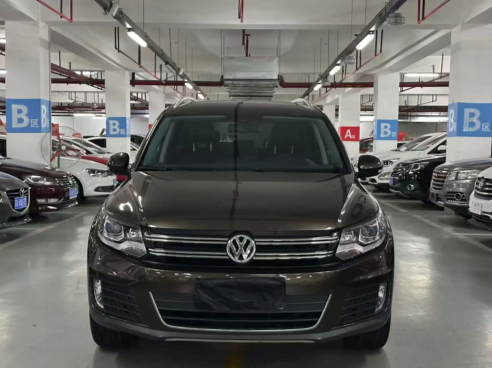 Volkswagen Tiguan (Tharu)