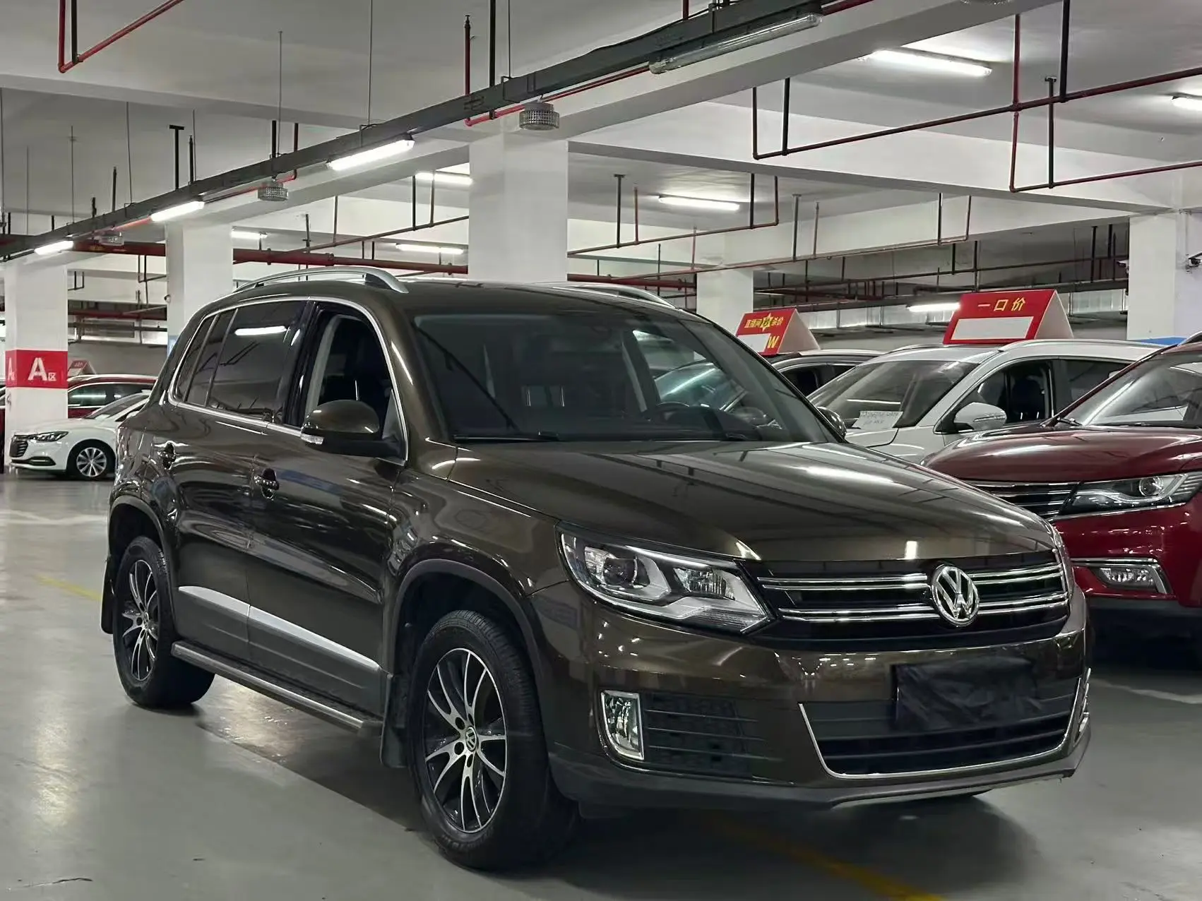 Volkswagen Tiguan (Tharu)
