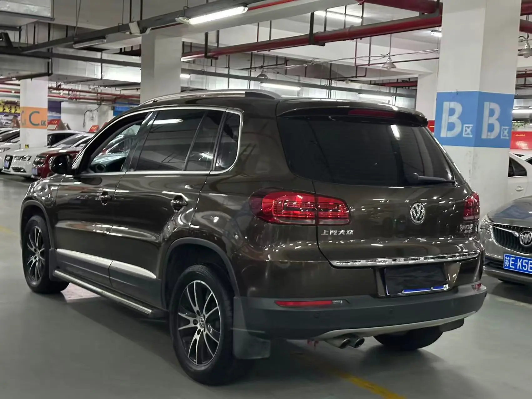Volkswagen Tiguan (Tharu)