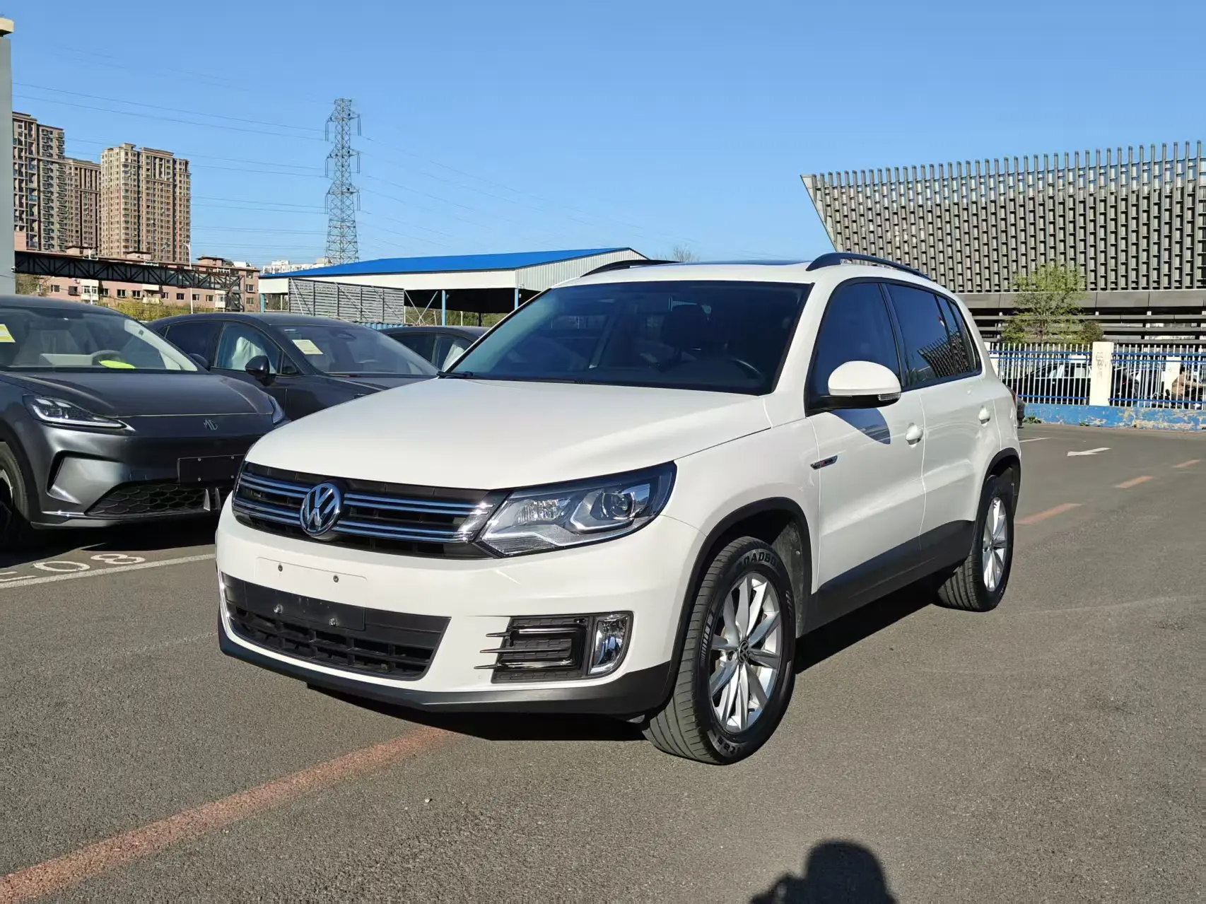 Volkswagen Tiguan (Tharu)