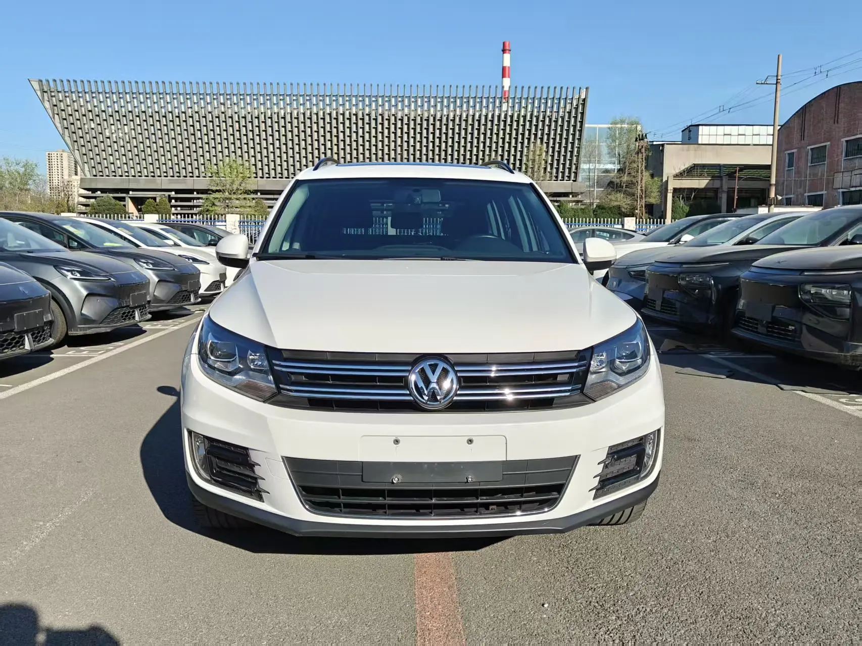 Volkswagen Tiguan (Tharu)