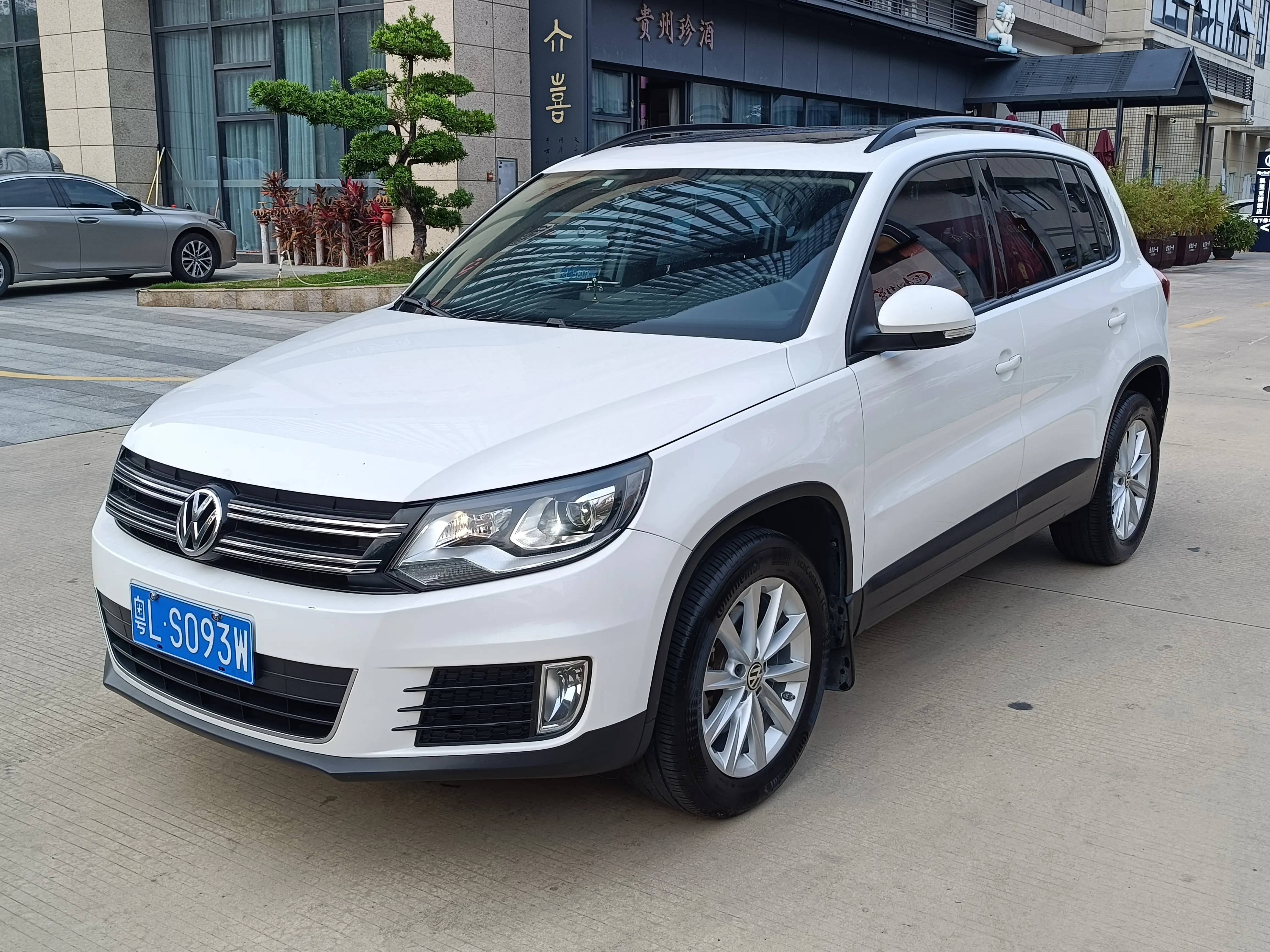 Volkswagen Tiguan (Tharu)
