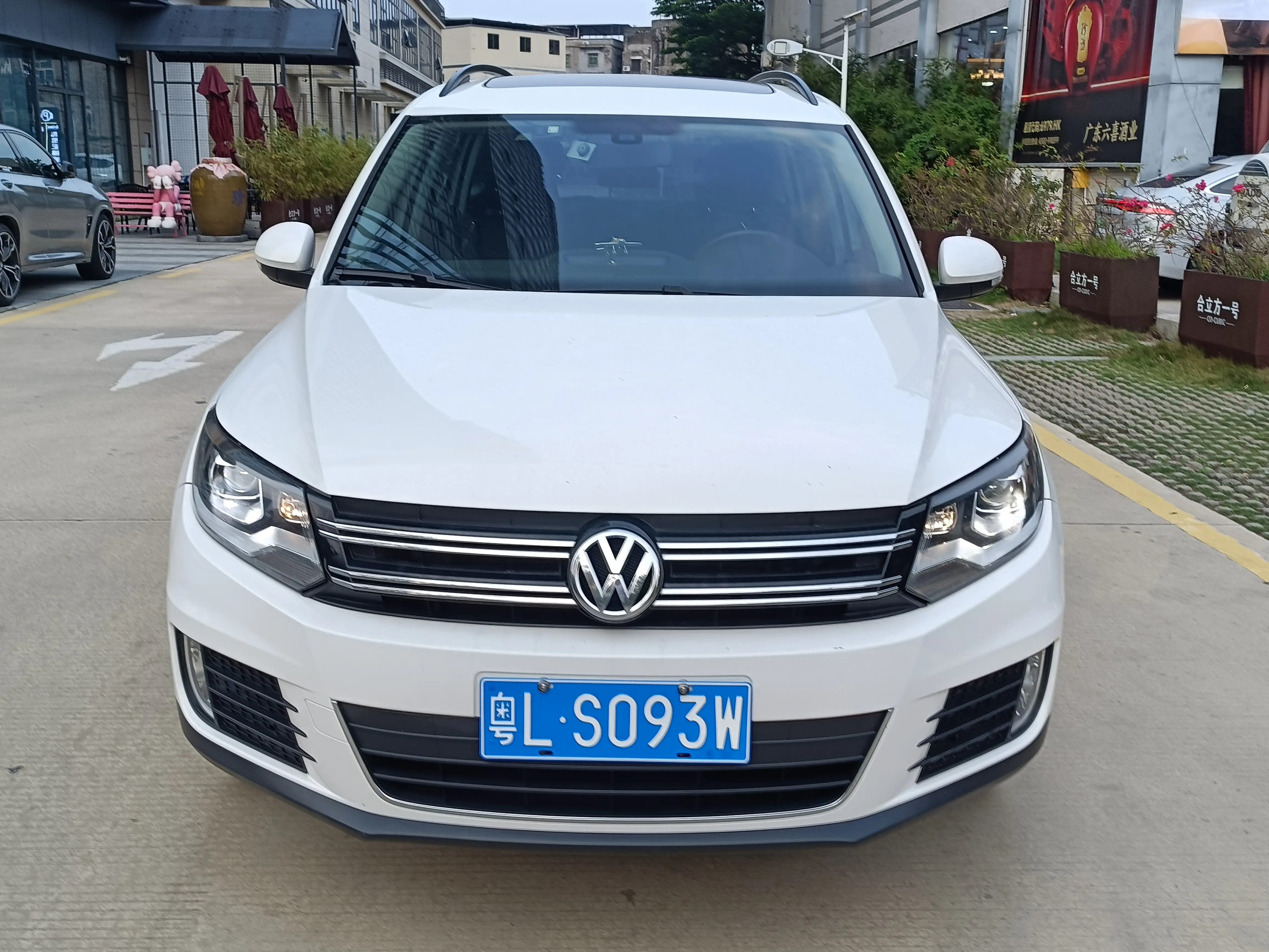 Volkswagen Tiguan (Tharu)