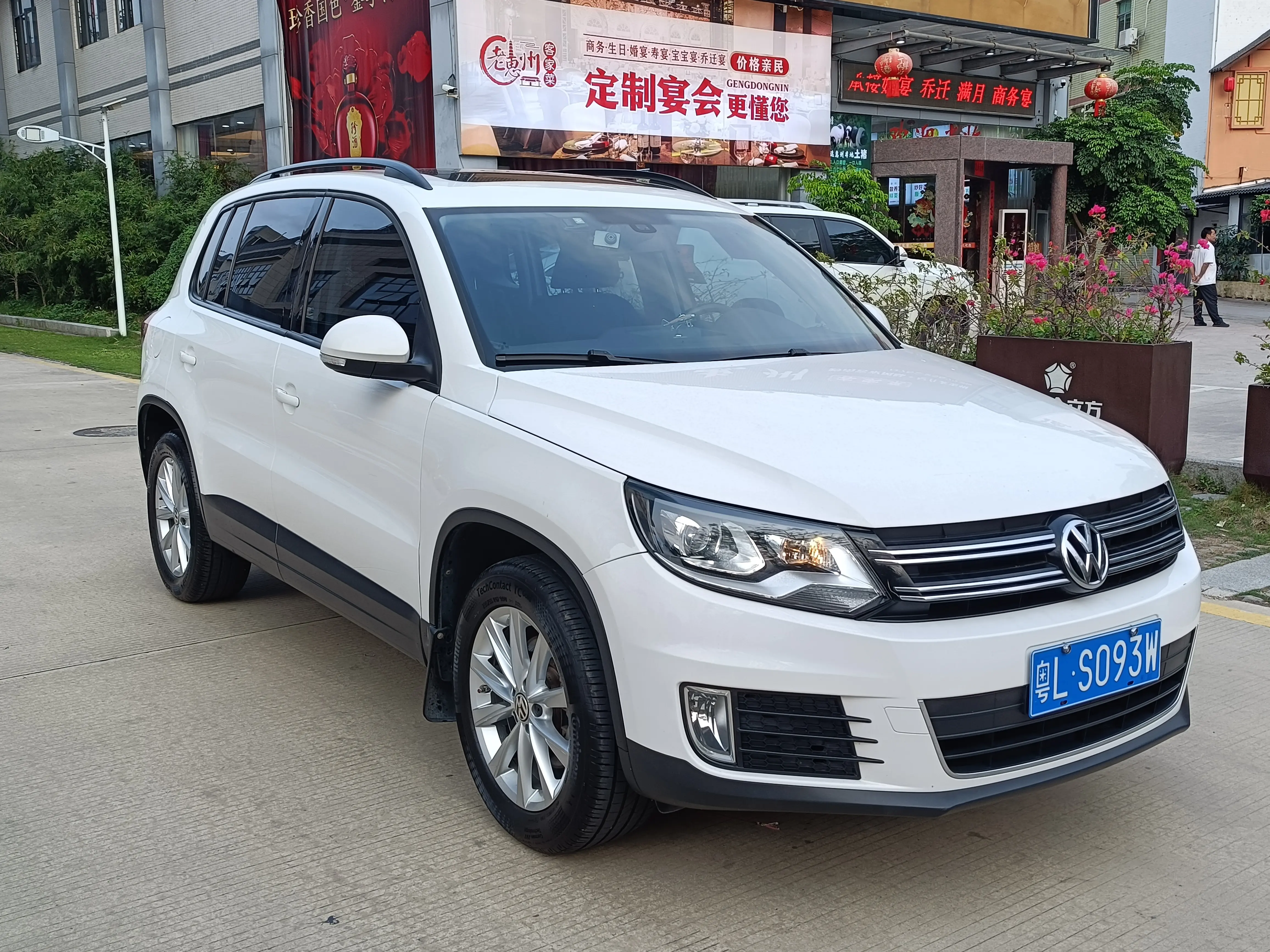 Volkswagen Tiguan (Tharu)