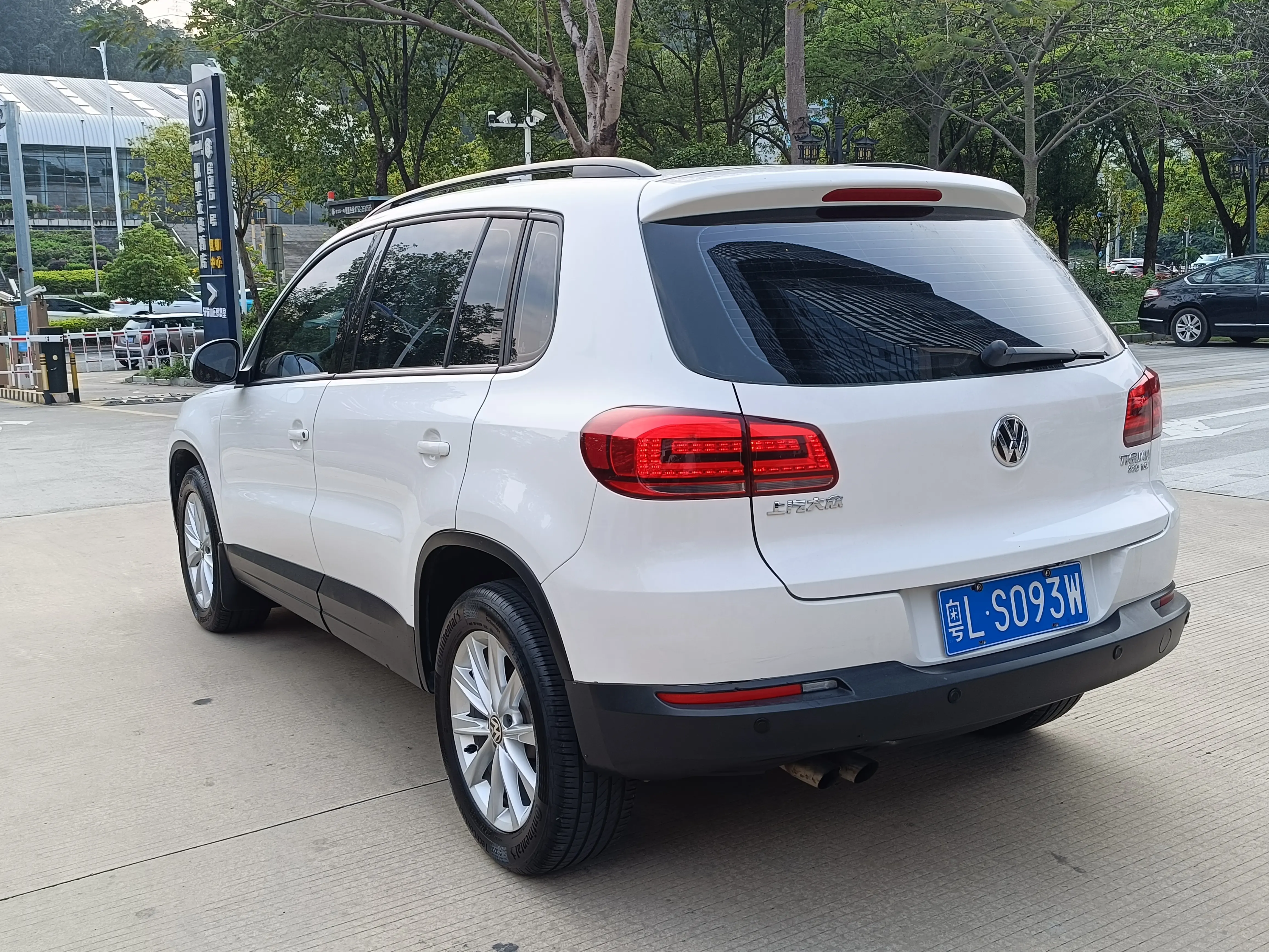 Volkswagen Tiguan (Tharu)