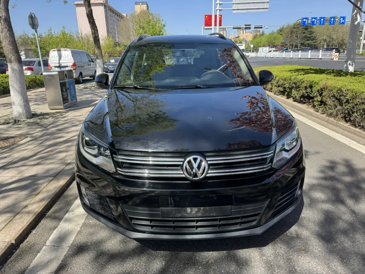 Volkswagen Tiguan (Tharu)