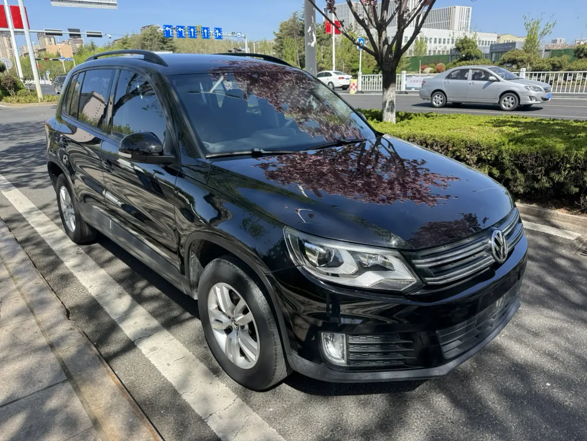 Volkswagen Tiguan (Tharu)