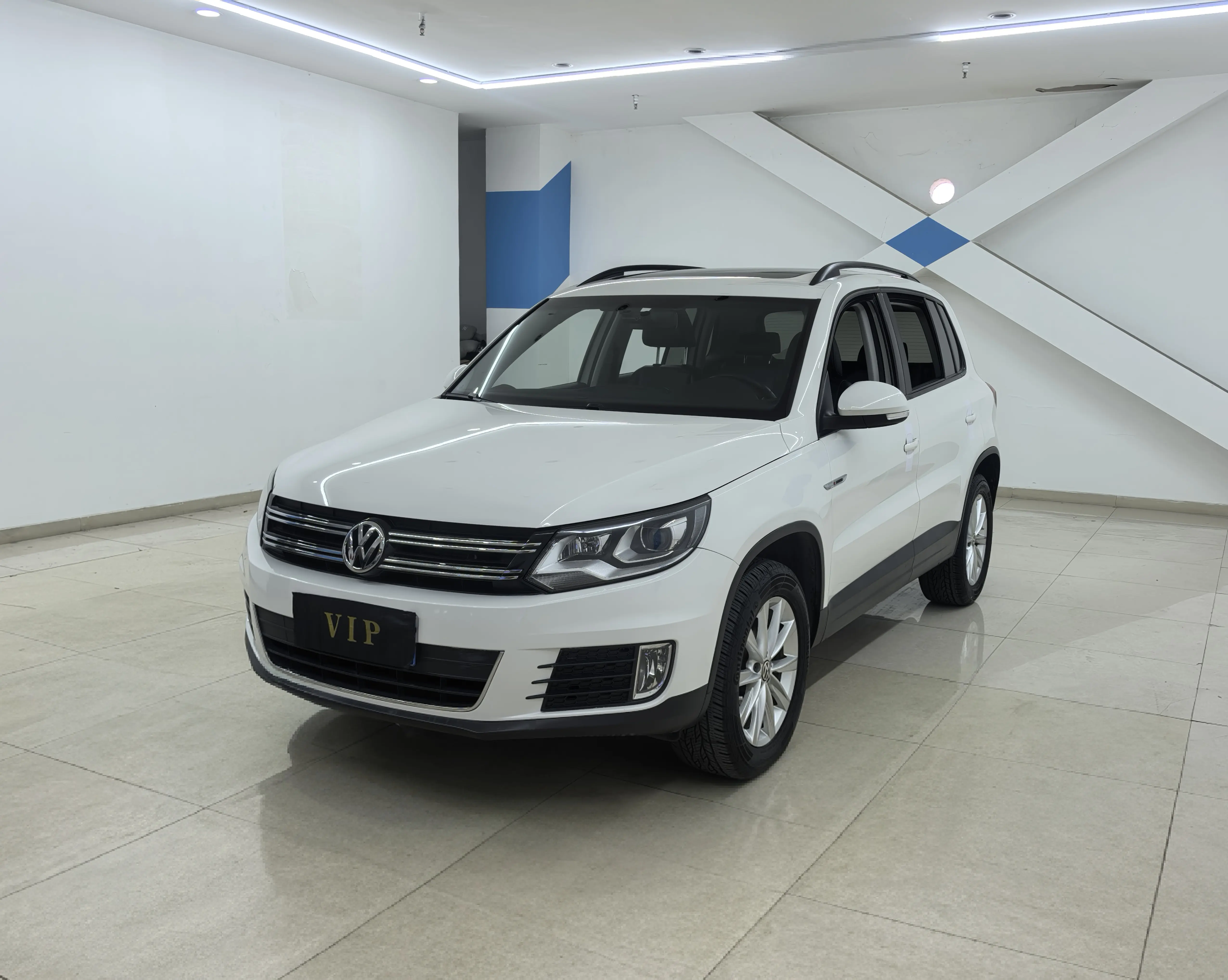 Volkswagen Tiguan (Tharu)