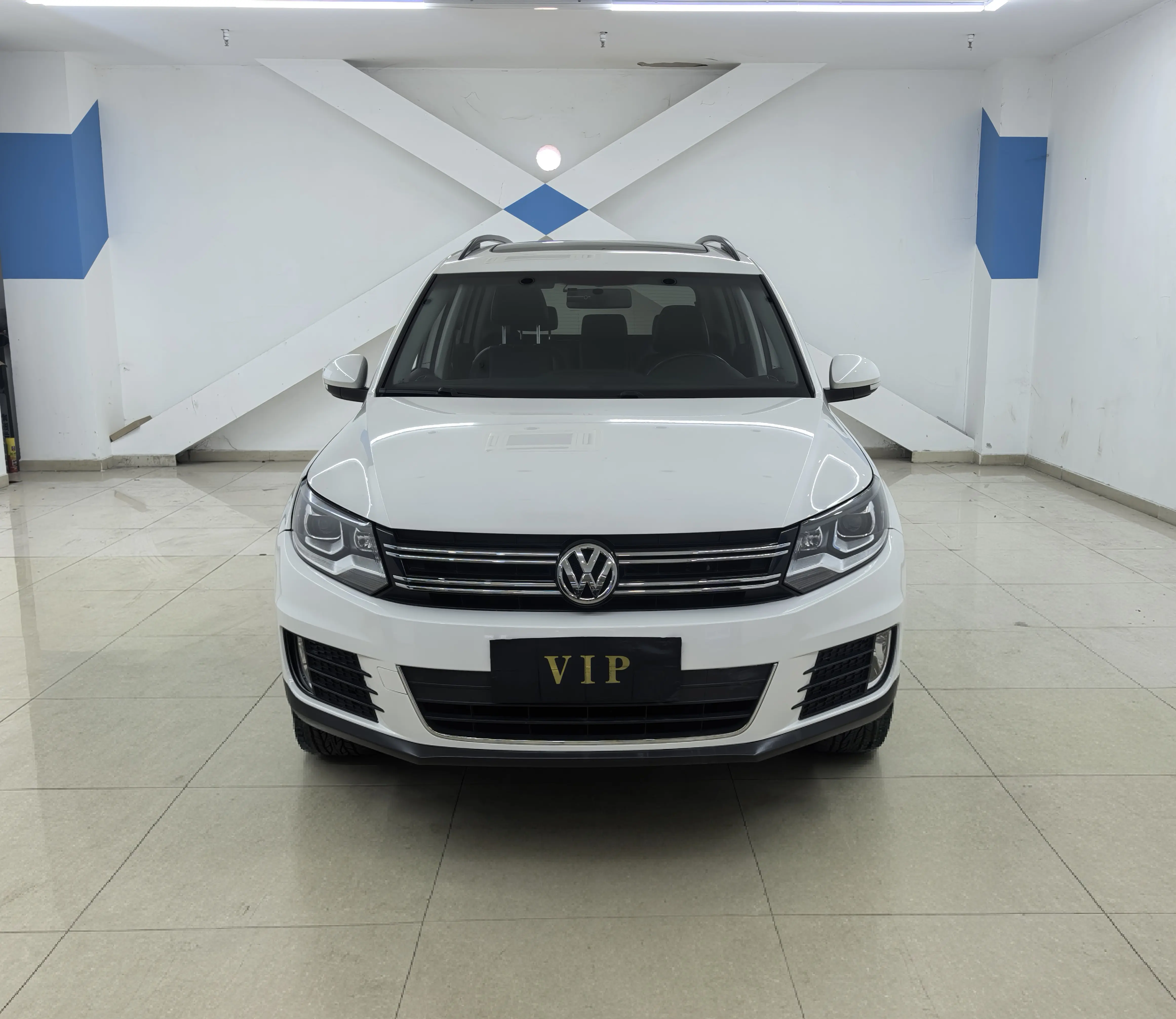 Volkswagen Tiguan (Tharu)