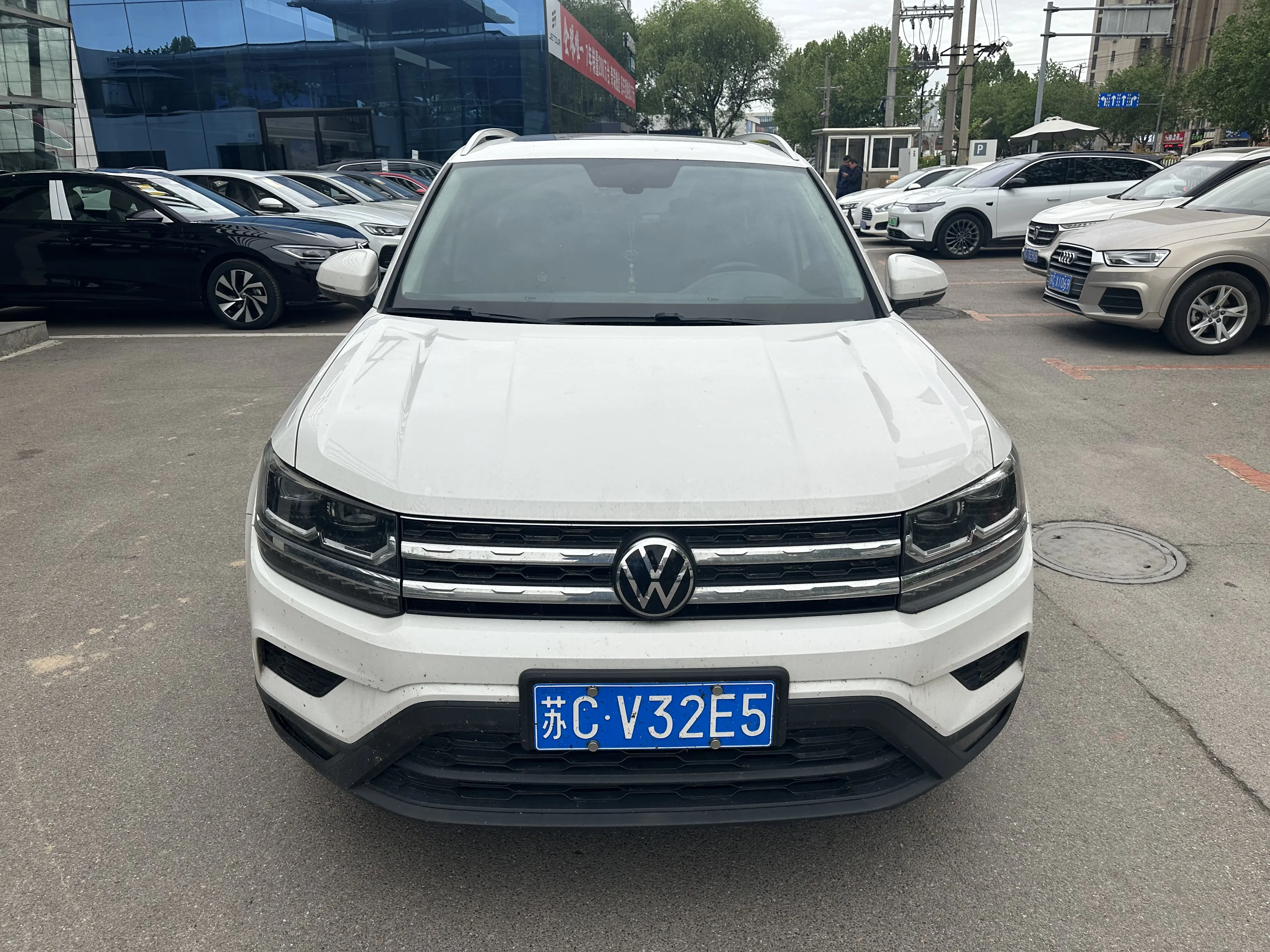 Volkswagen Tharu