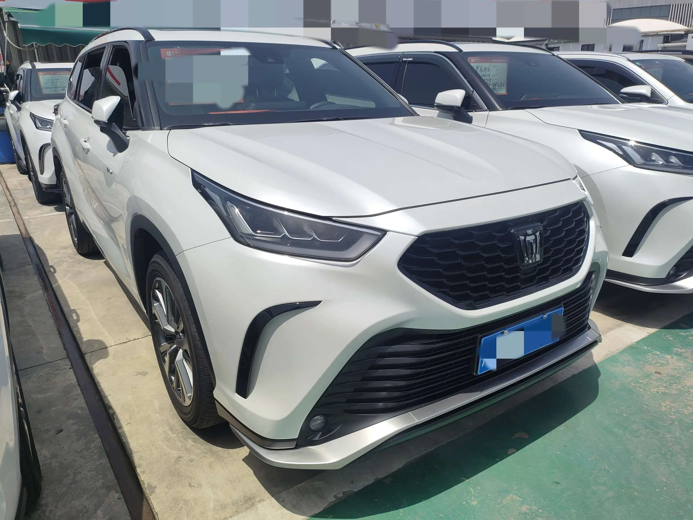Toyota Crown Kluger