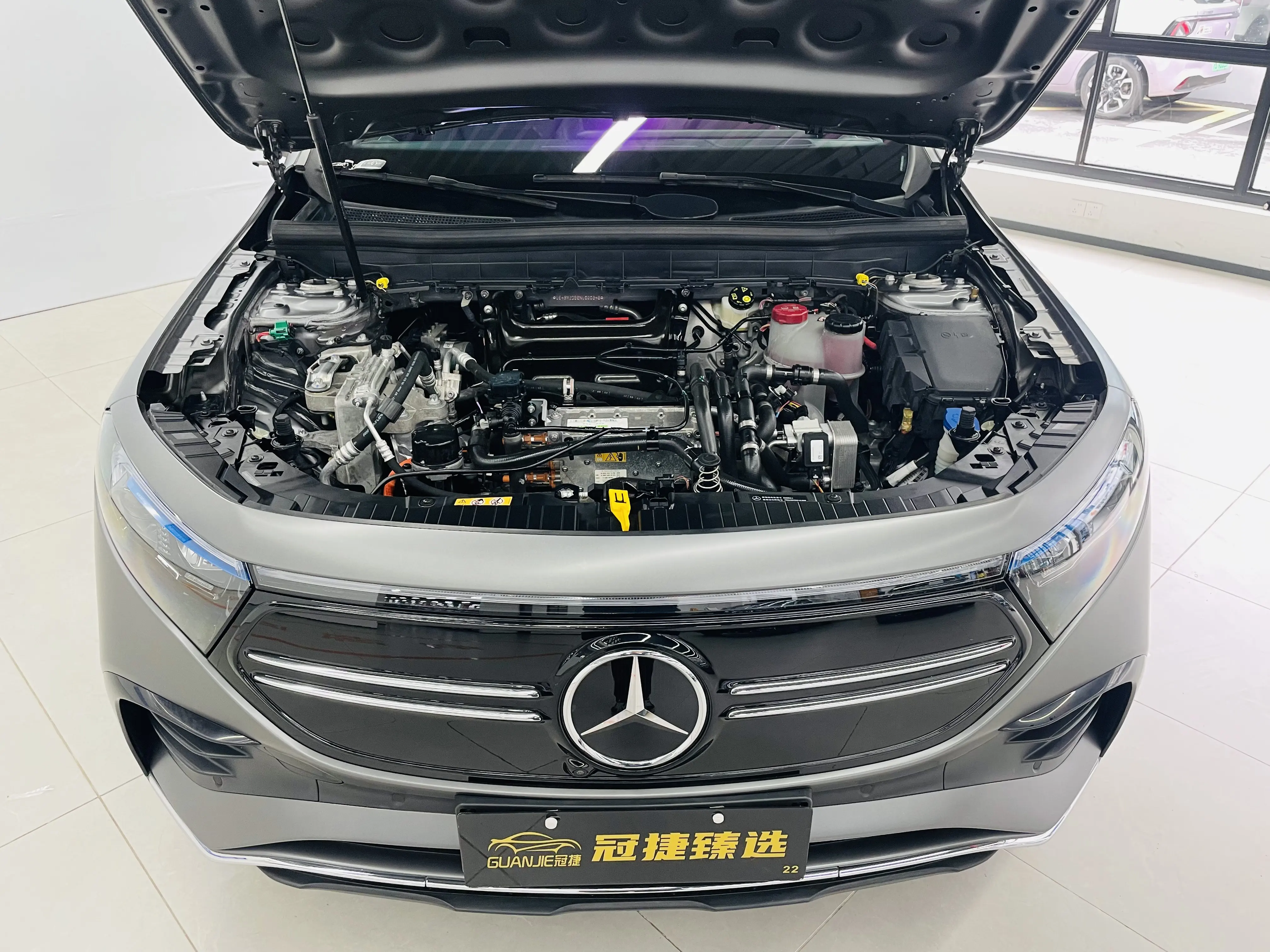 Mercedes-Benz EQB