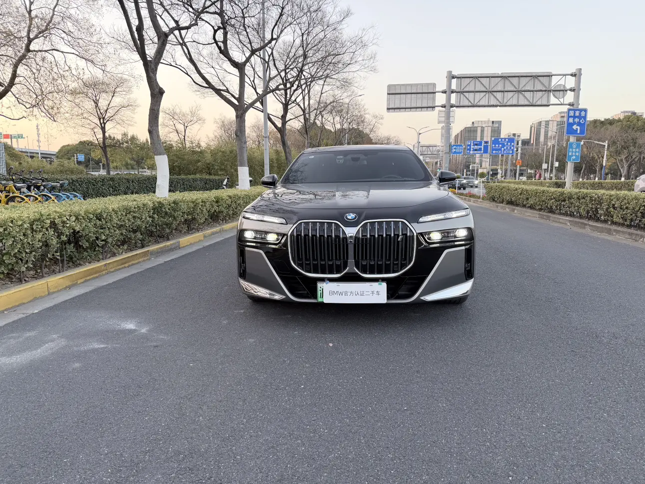 BMW i7