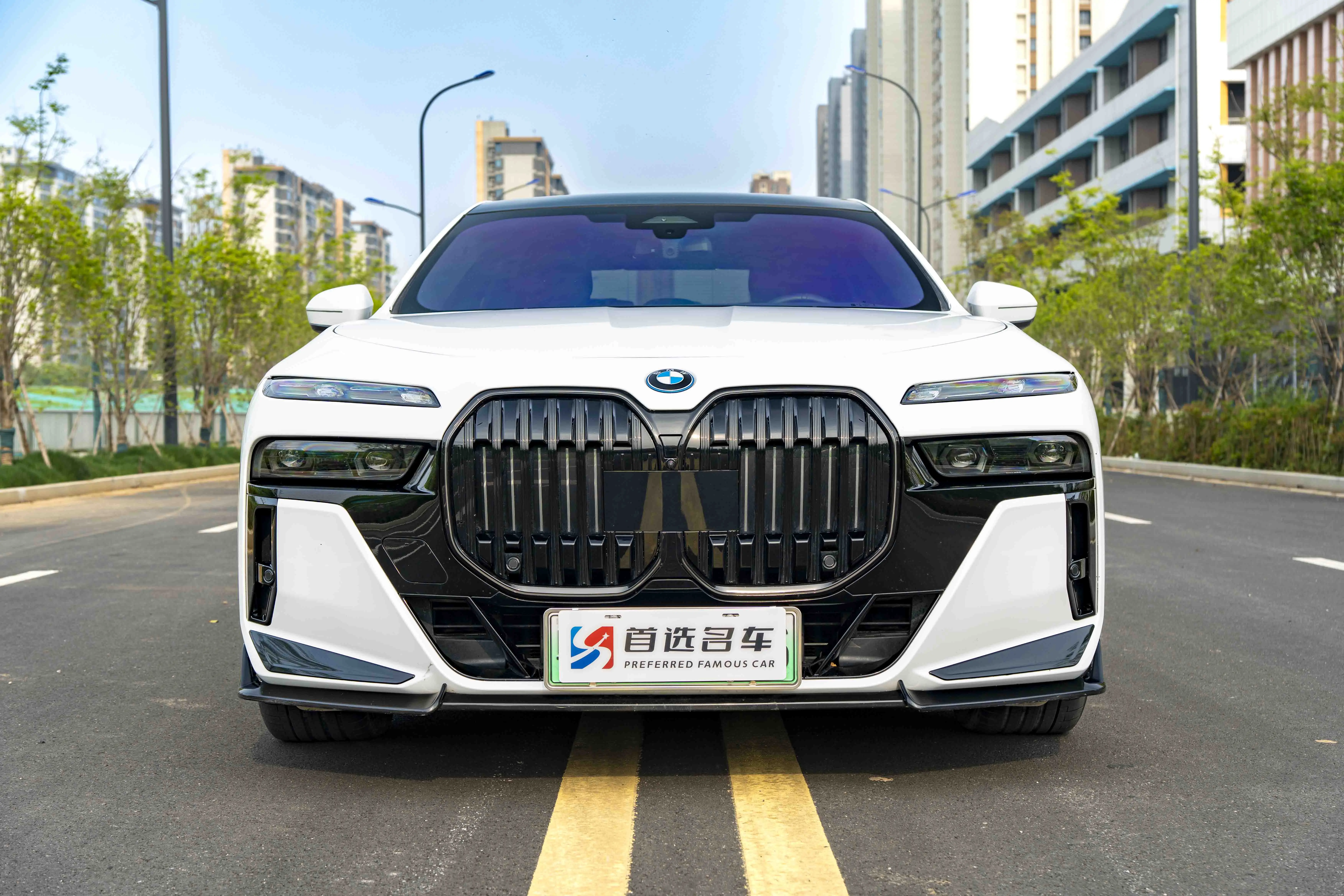 BMW i7