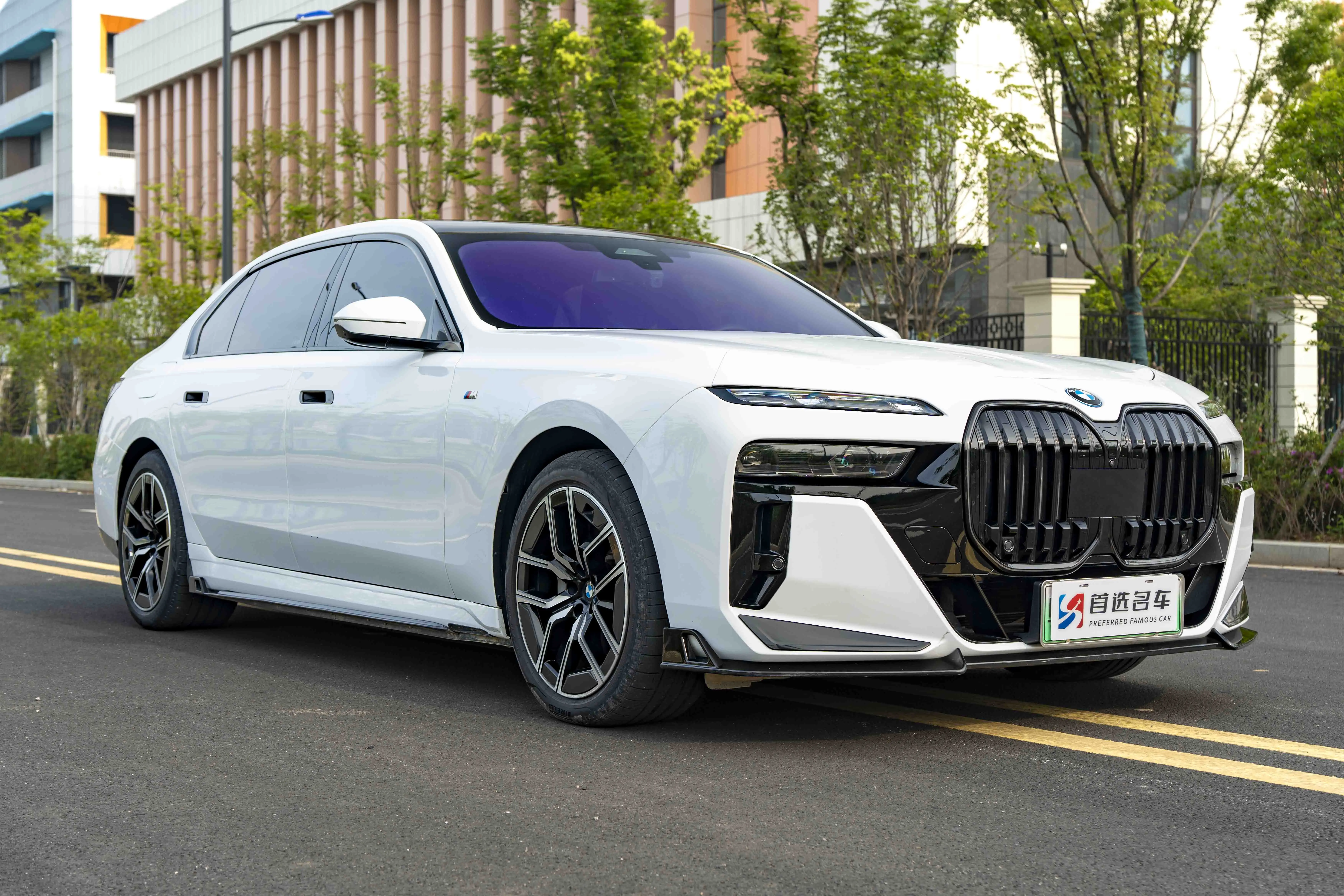 BMW i7