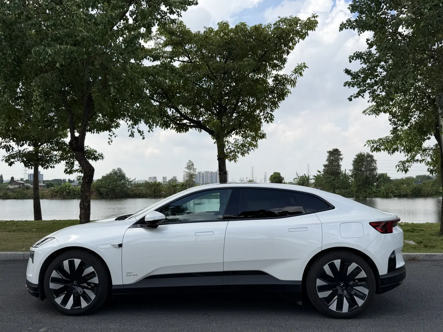 Polestar 4