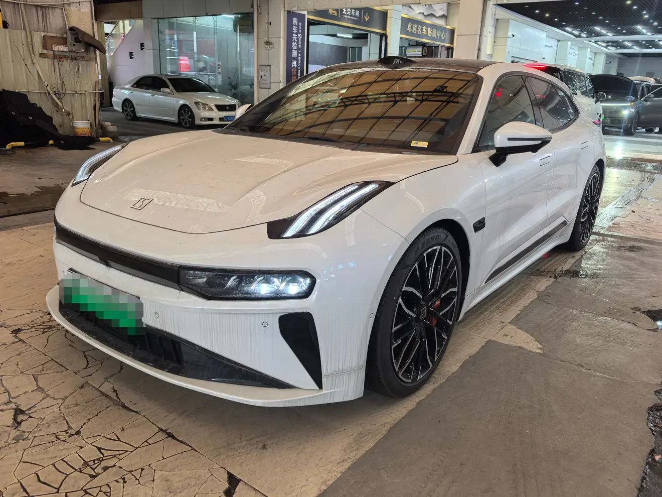ZEEKR 001