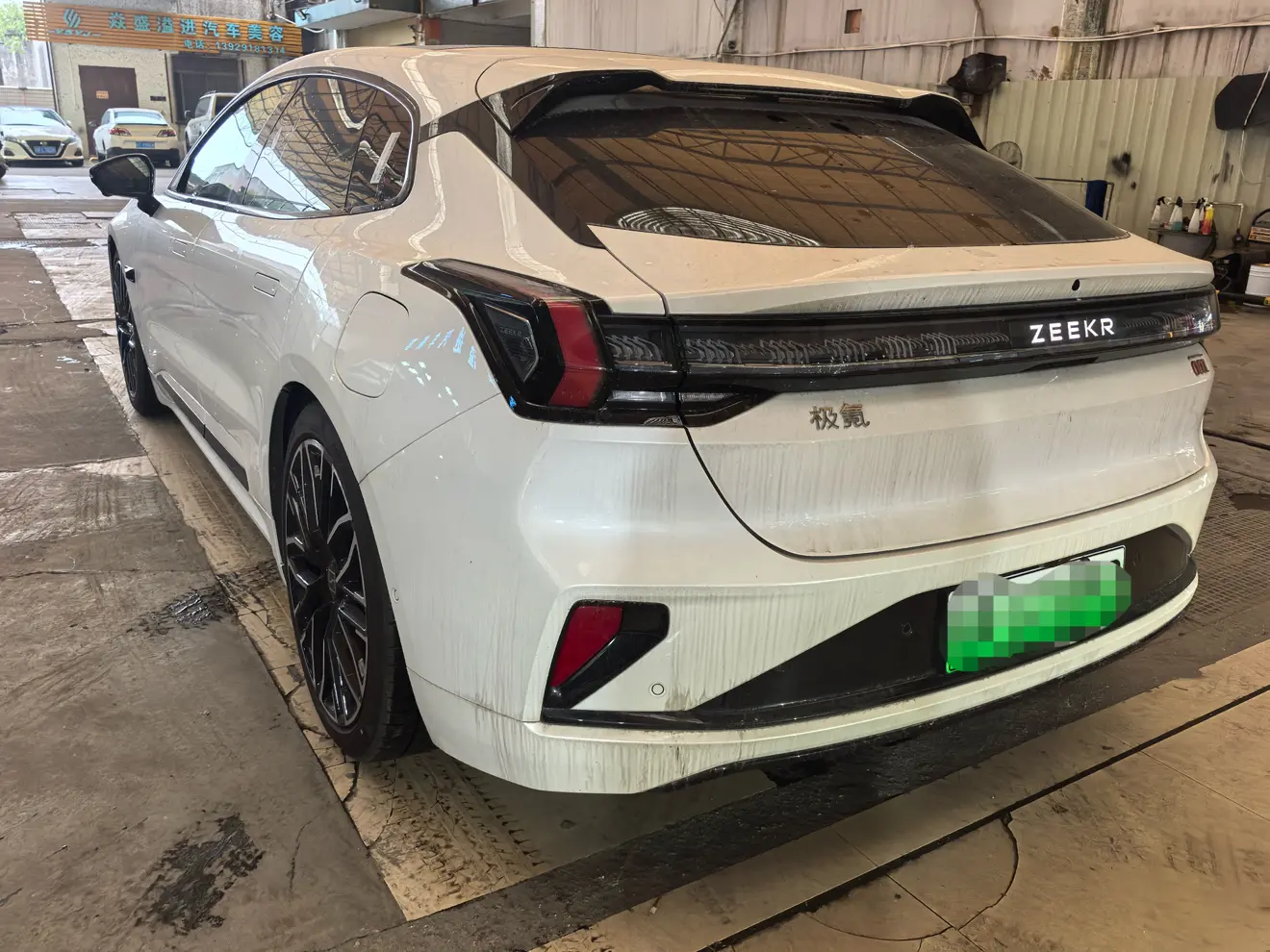 ZEEKR 001