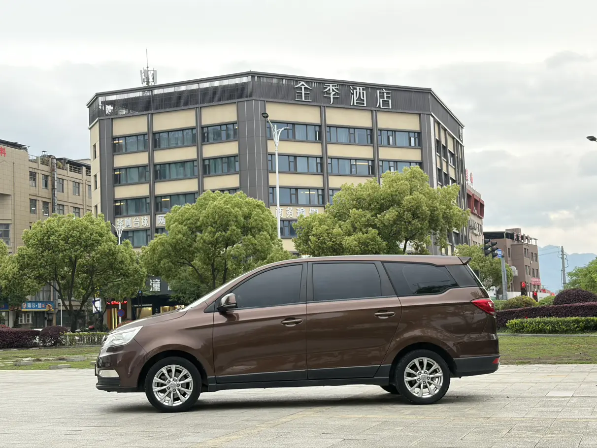 BAIC Weiwang M50F