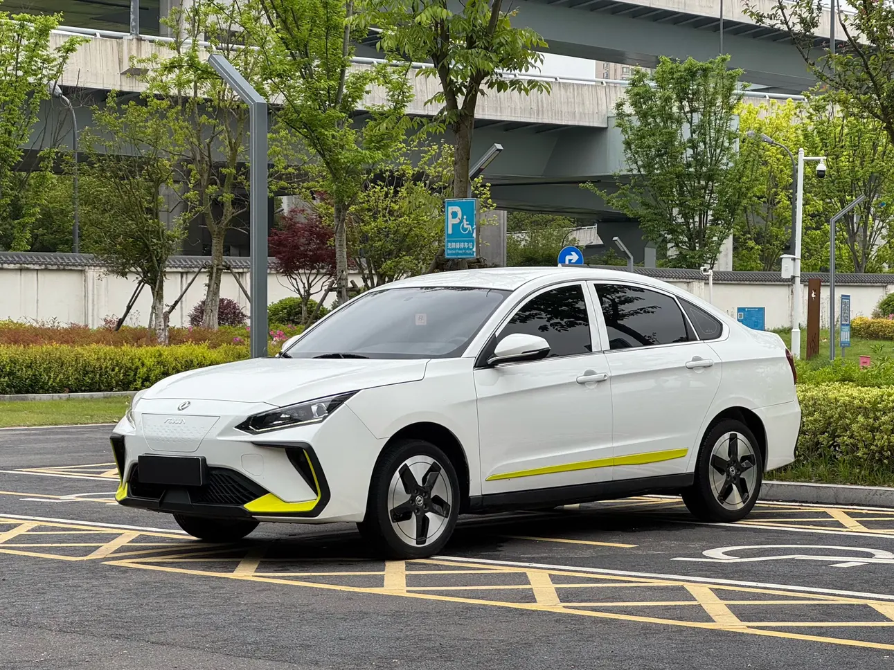 Dongfeng Fengshen E70