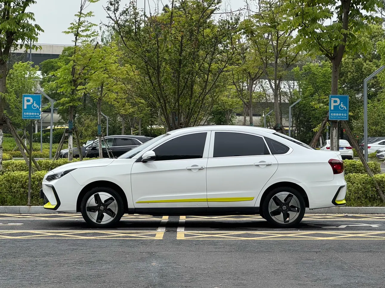 Dongfeng Fengshen E70