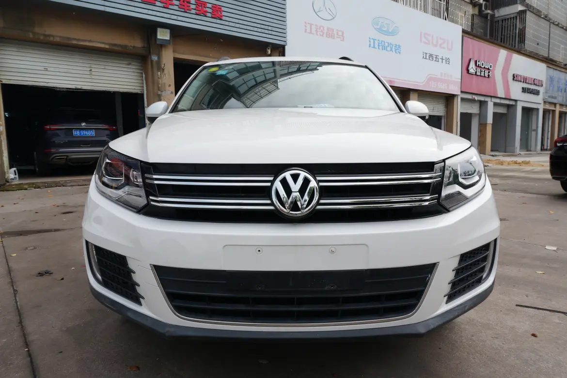 Volkswagen Tiguan (Tharu)