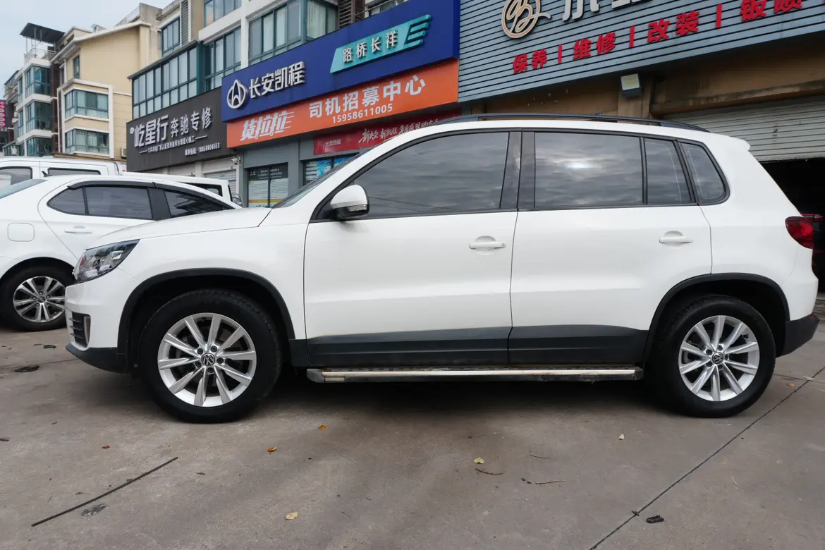 Volkswagen Tiguan (Tharu)