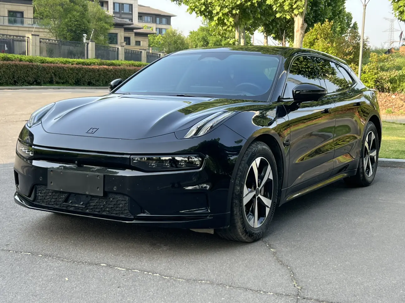 ZEEKR 001