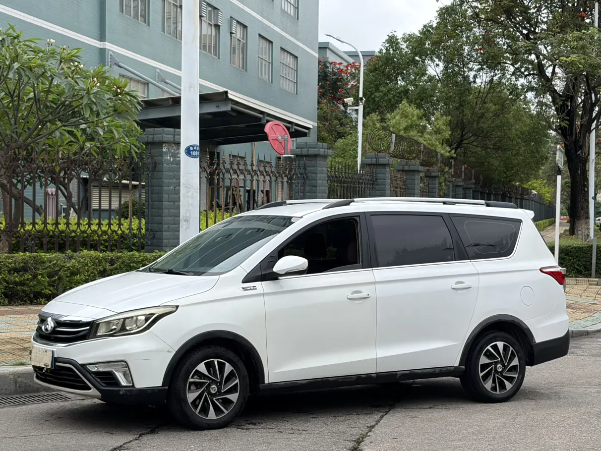 Oshan Changan Auchan A800