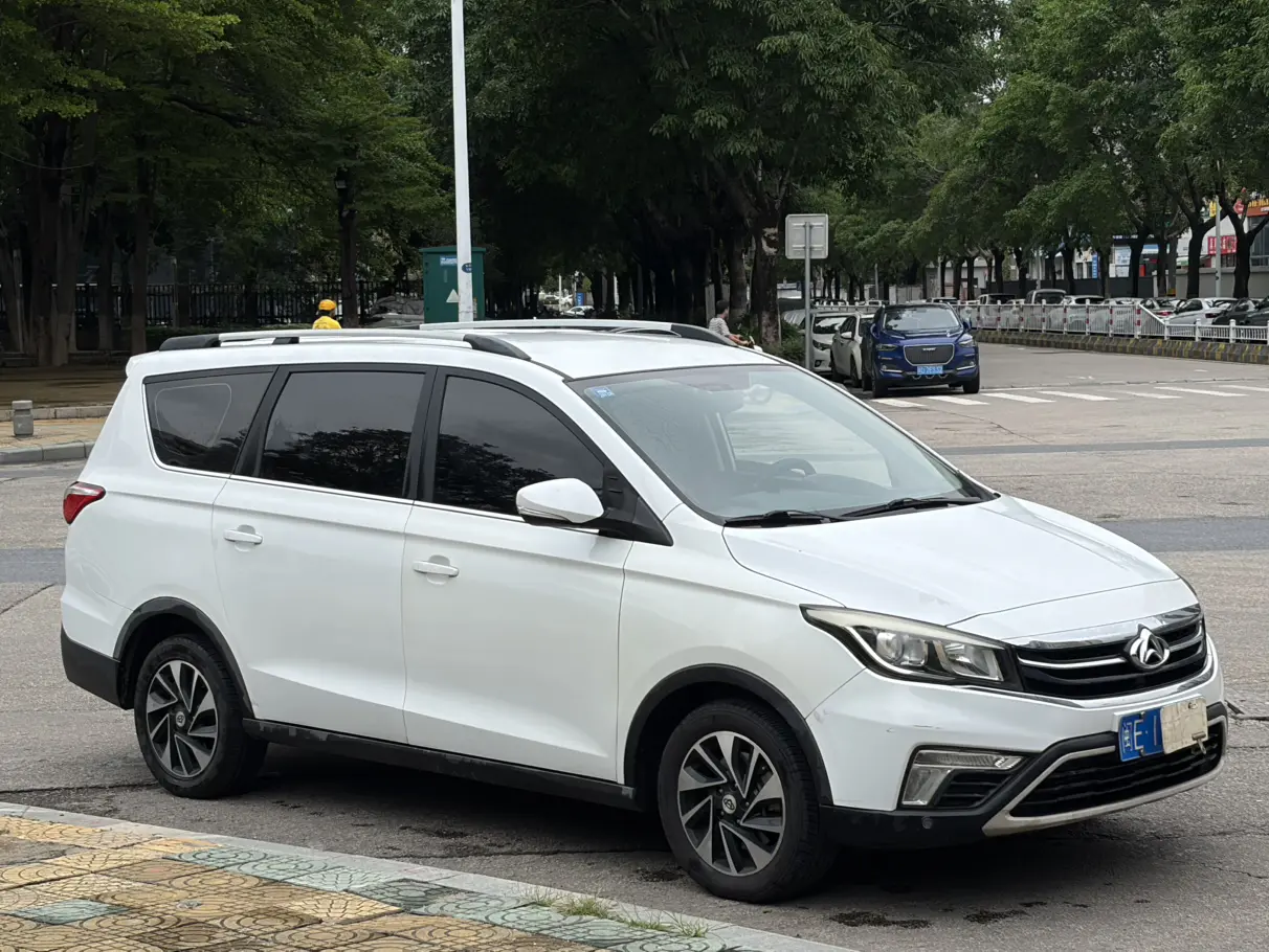 Oshan Changan Auchan A800
