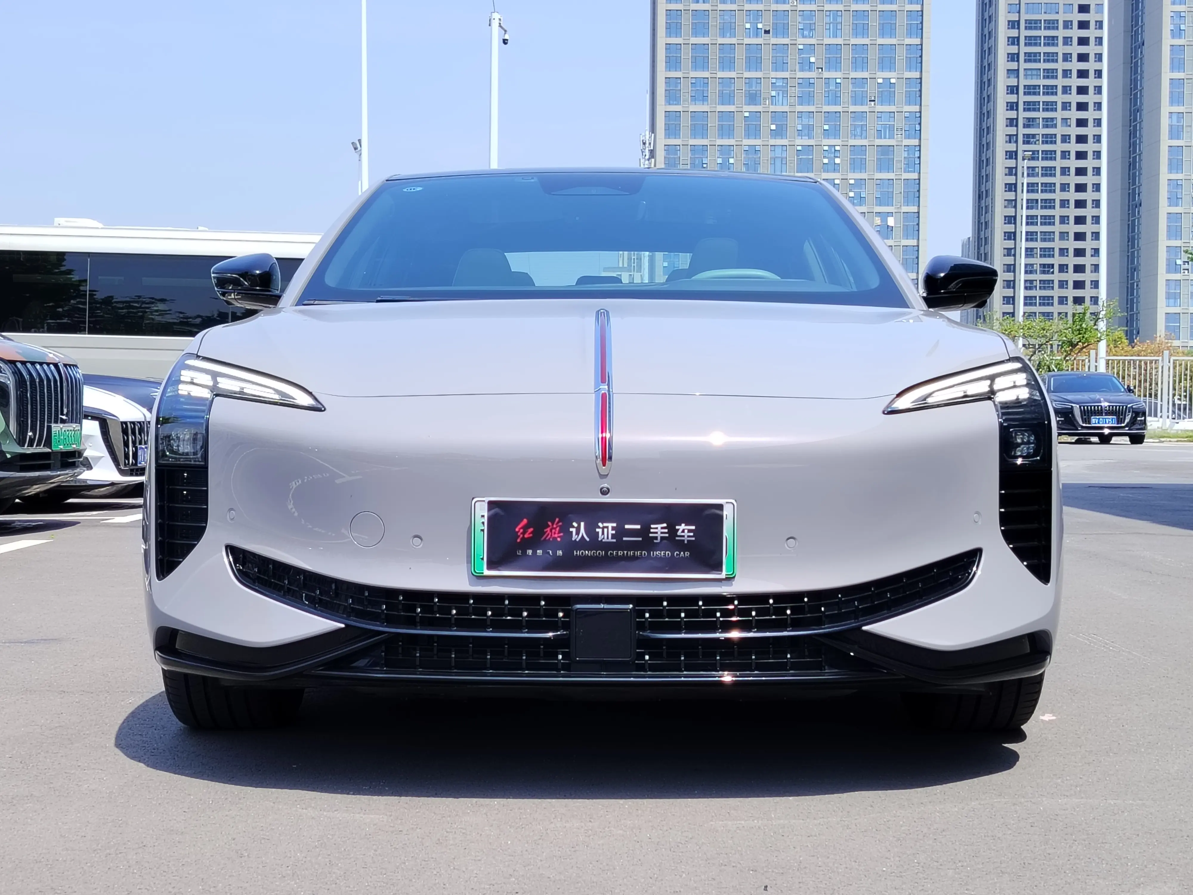 Hongqi EH7