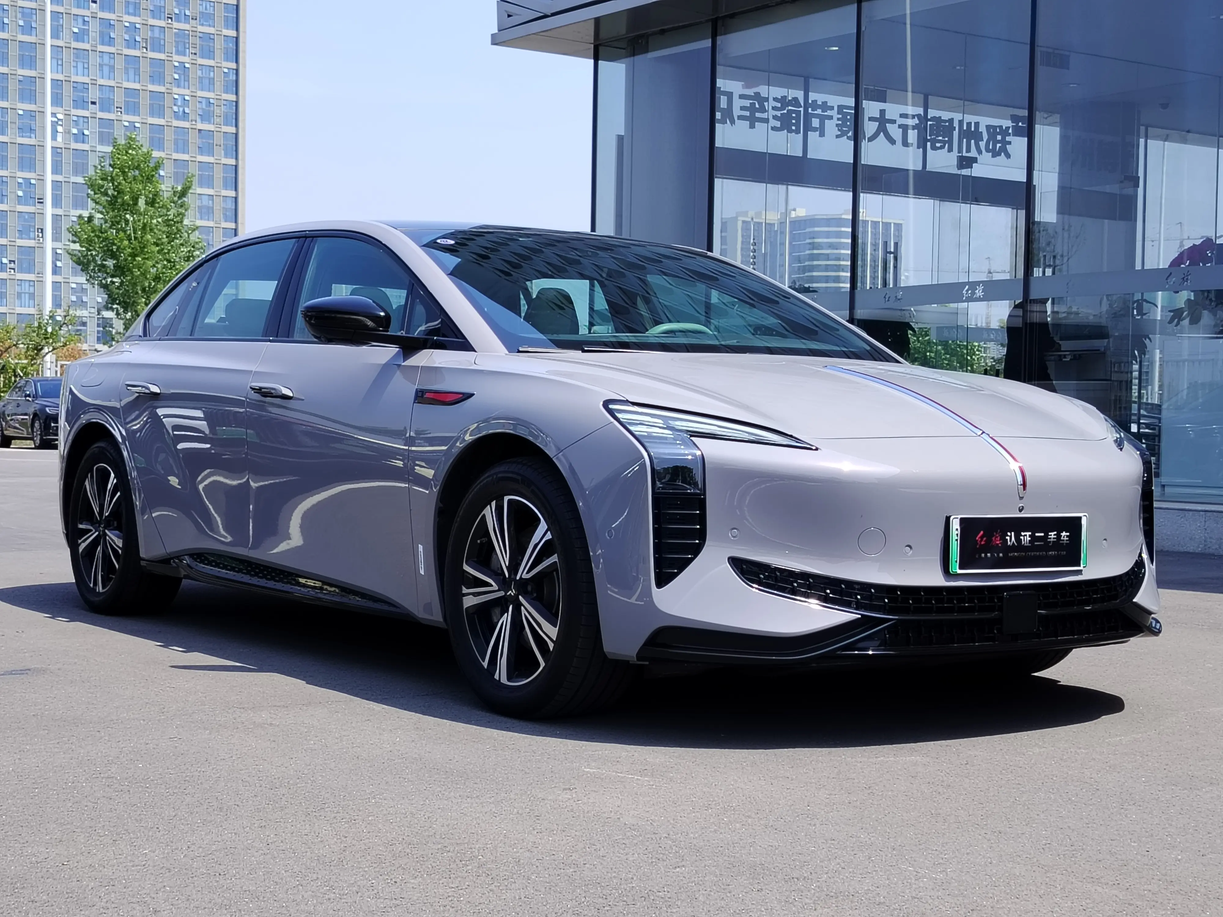 Hongqi EH7