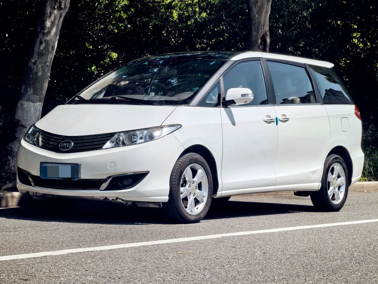 BYD M6