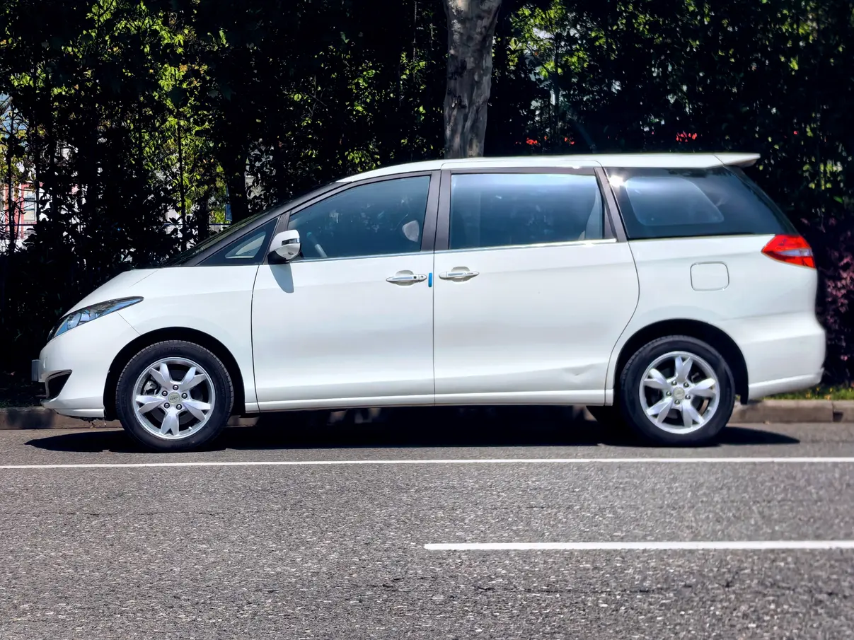 BYD M6