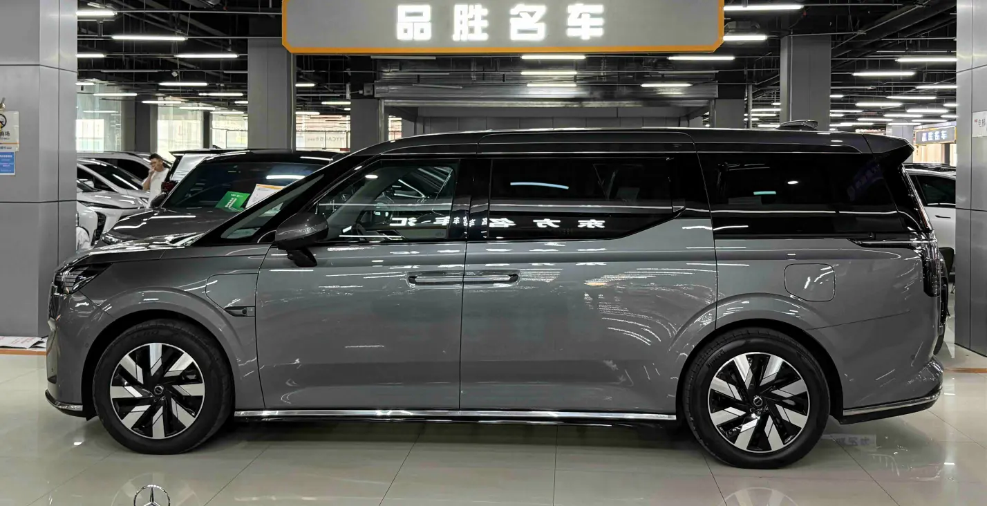 Volvo EM90