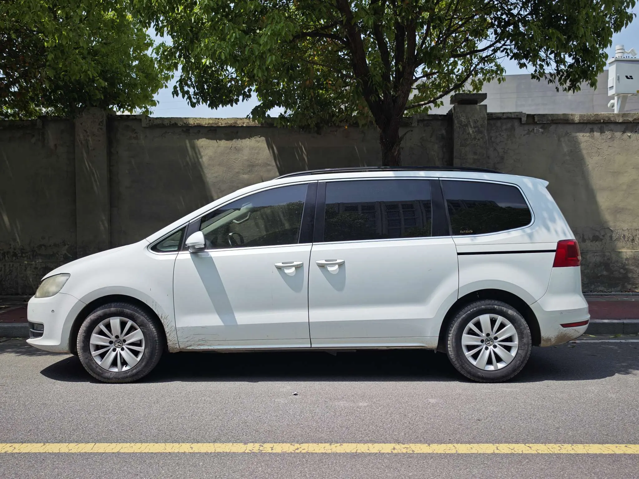 Volkswagen Sharon