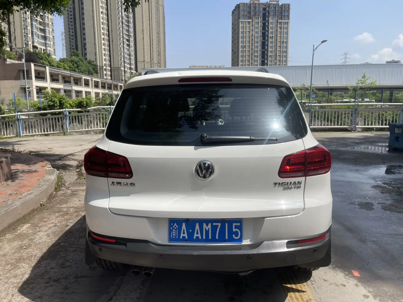 Volkswagen Tiguan (Tharu)