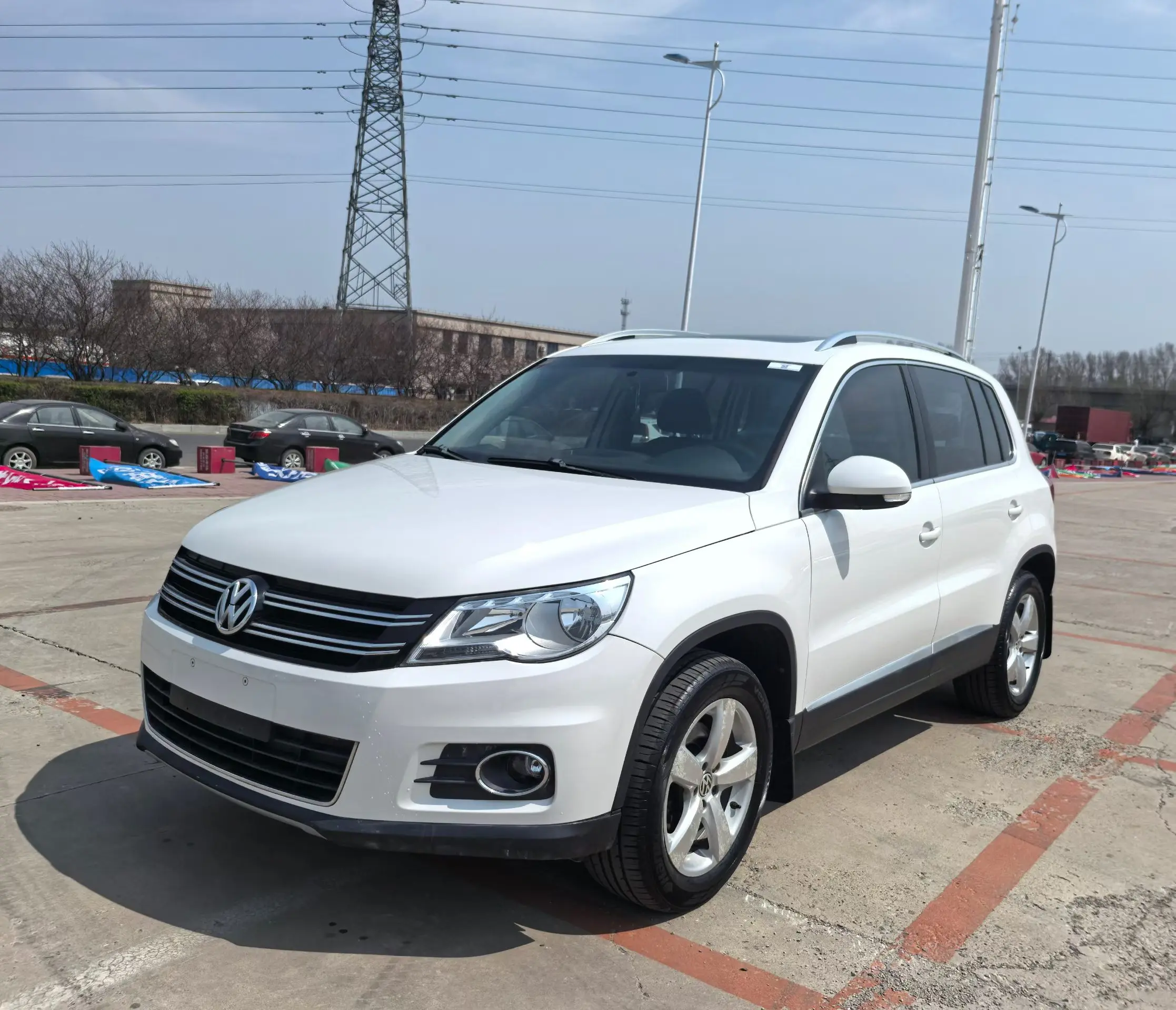 Volkswagen Tiguan (Tharu)