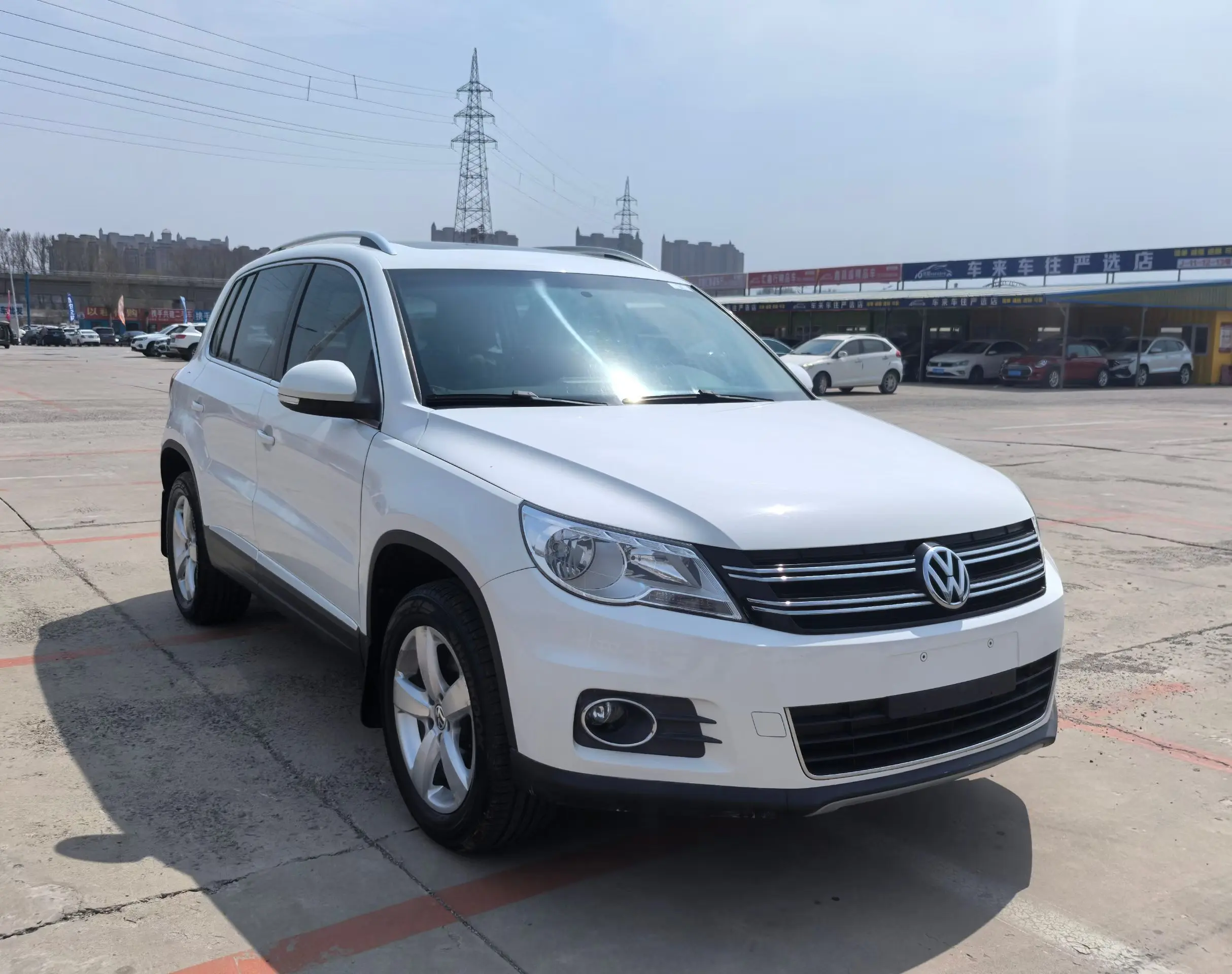 Volkswagen Tiguan (Tharu)