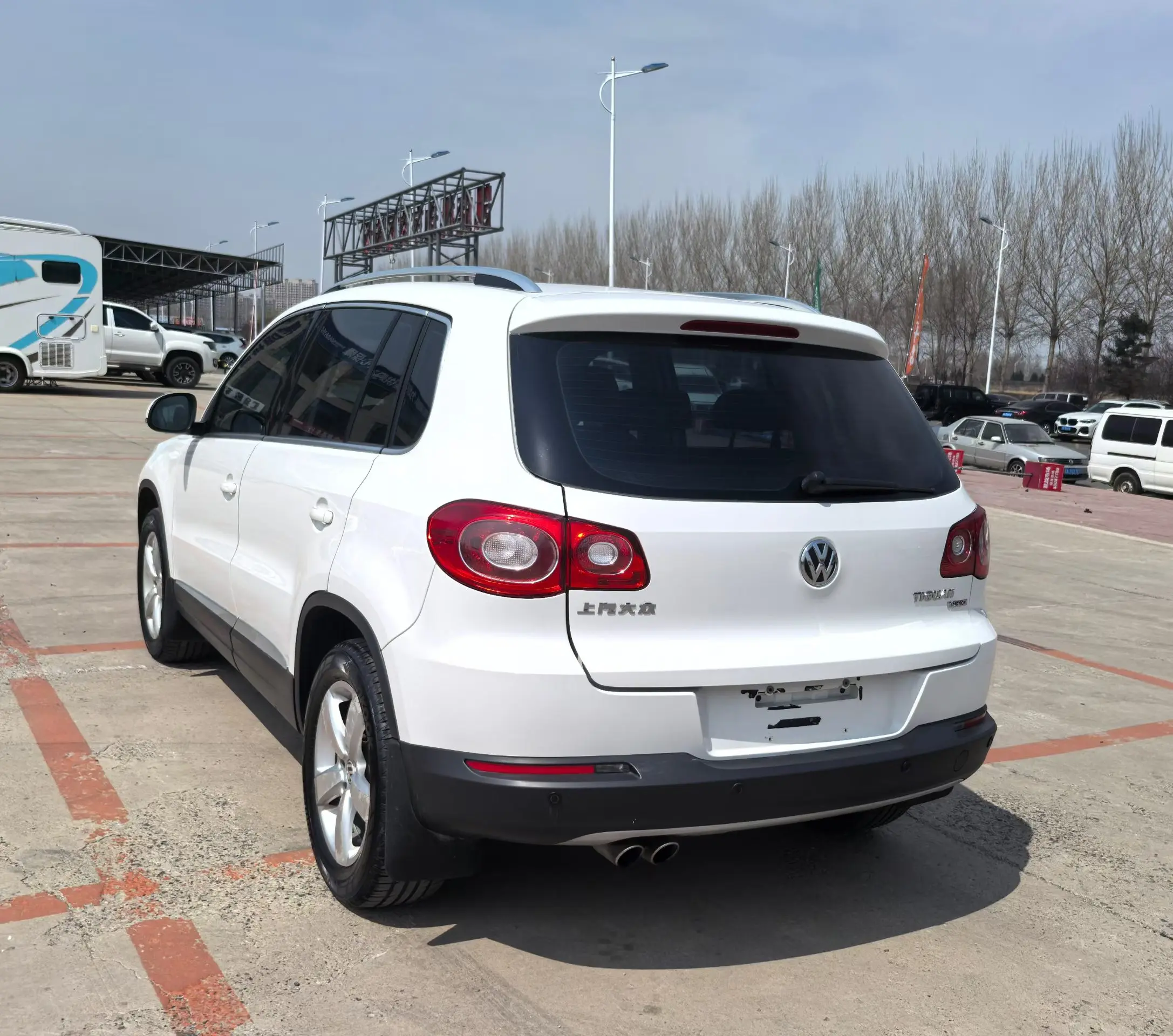 Volkswagen Tiguan (Tharu)