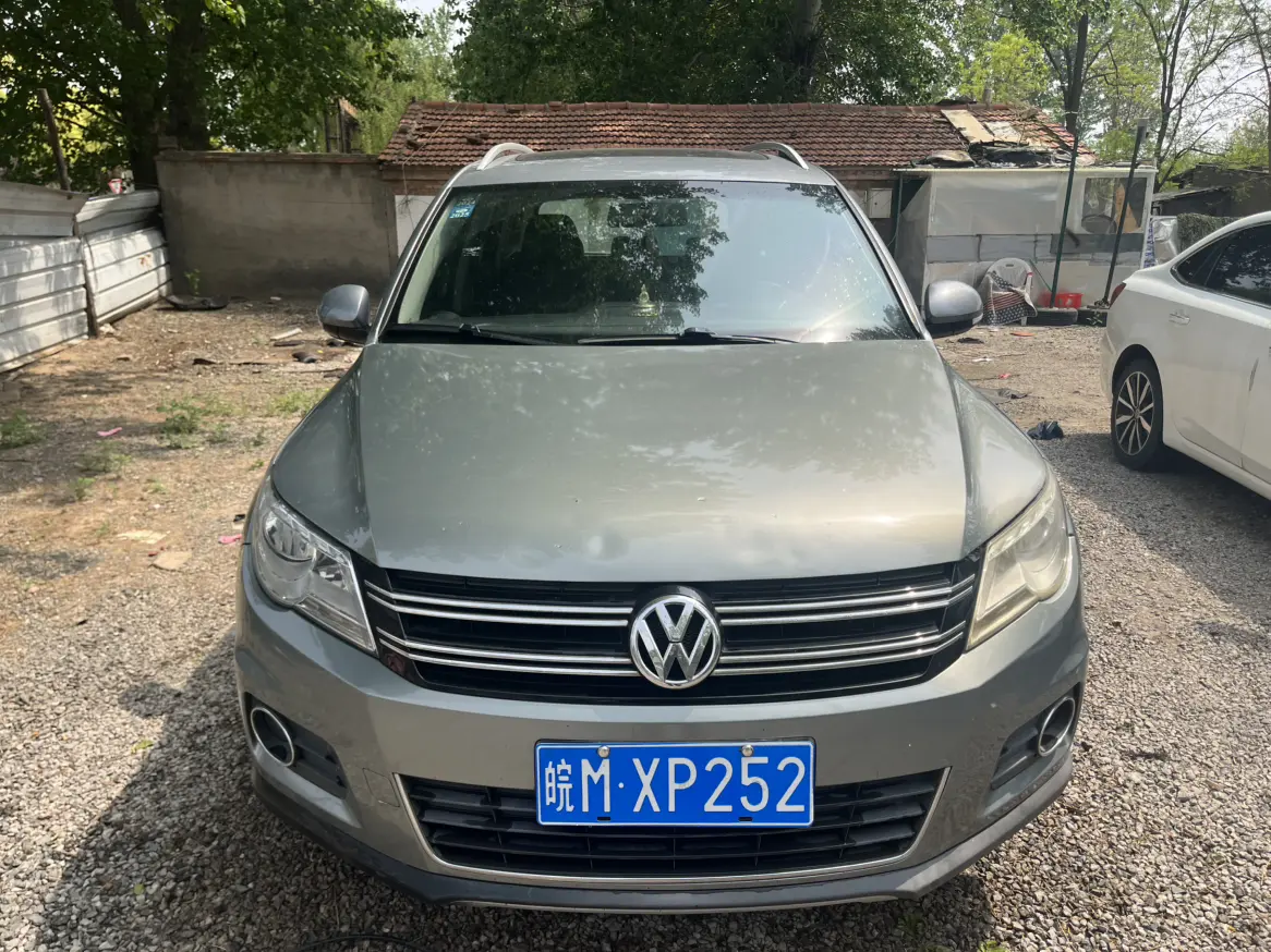 Volkswagen Tiguan (Tharu)
