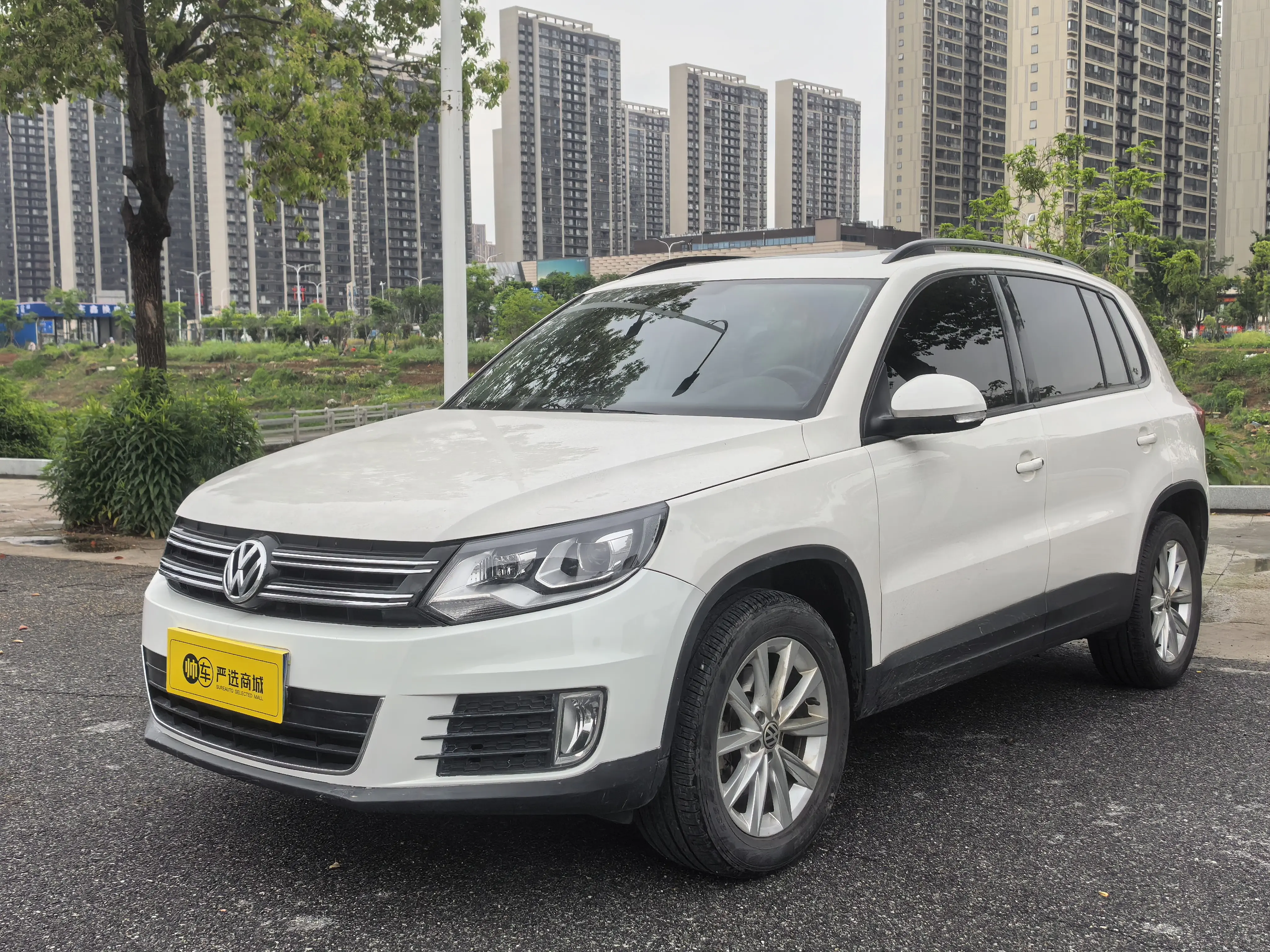 Volkswagen Tiguan (Tharu)